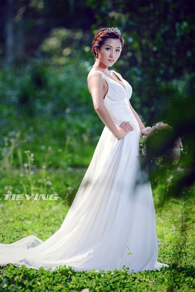 恬美婚纱少女清新写真美图 封面