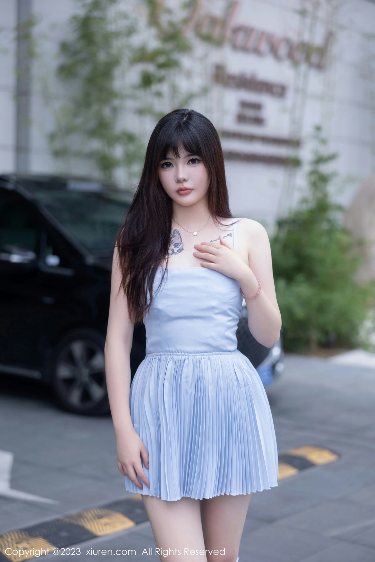 [XiuRen秀人网] 2023.08.22 No.7266 Arude薇薇 诱人白色丝袜 性感写真 [69+1P] 封面