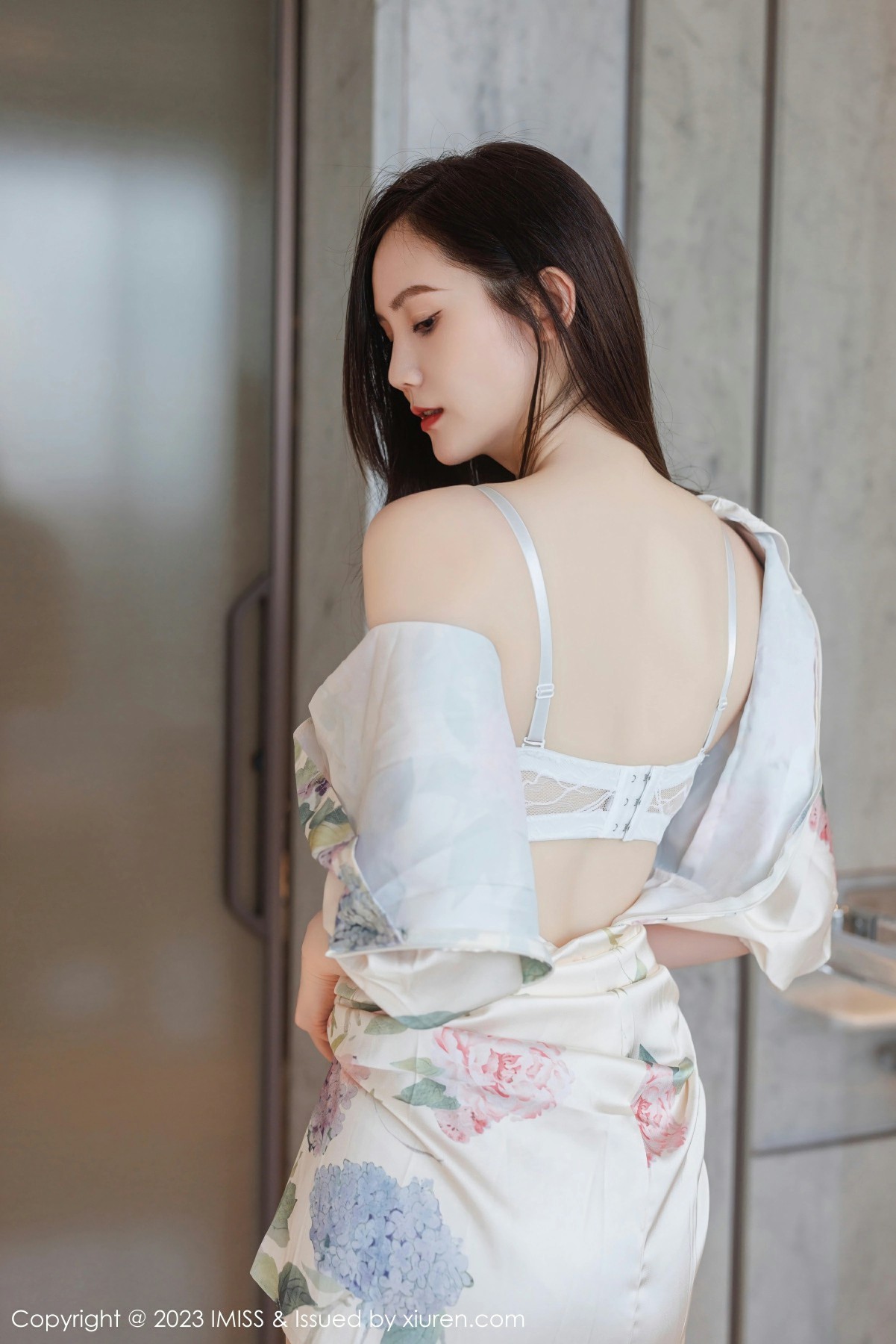 [IMISS爱蜜社] 2023.08.28 VOL.745 SISY思 白色带图案长裙 性感写真 [55+1P] 第 43 张
