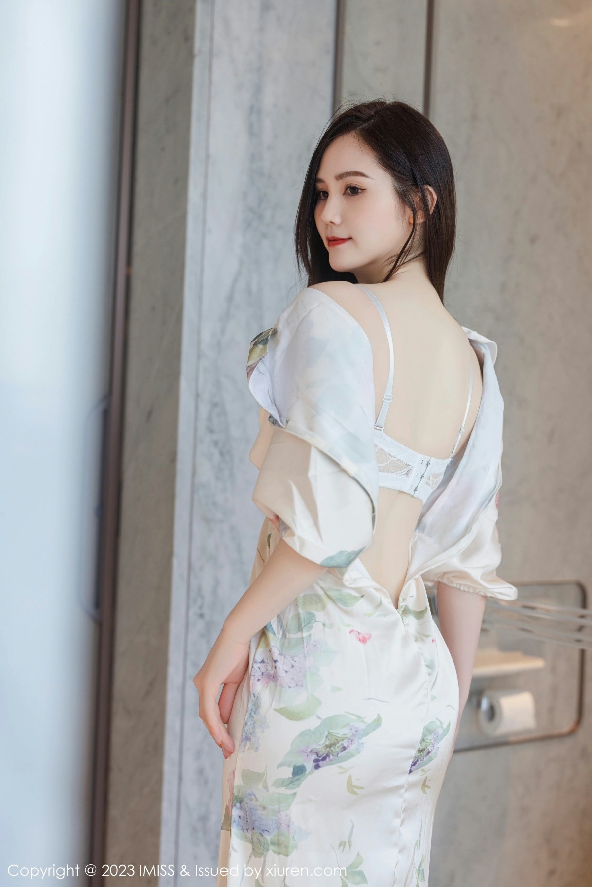 [IMISS爱蜜社] 2023.08.28 VOL.745 SISY思 白色带图案长裙 性感写真 [55+1P] 第 44 张