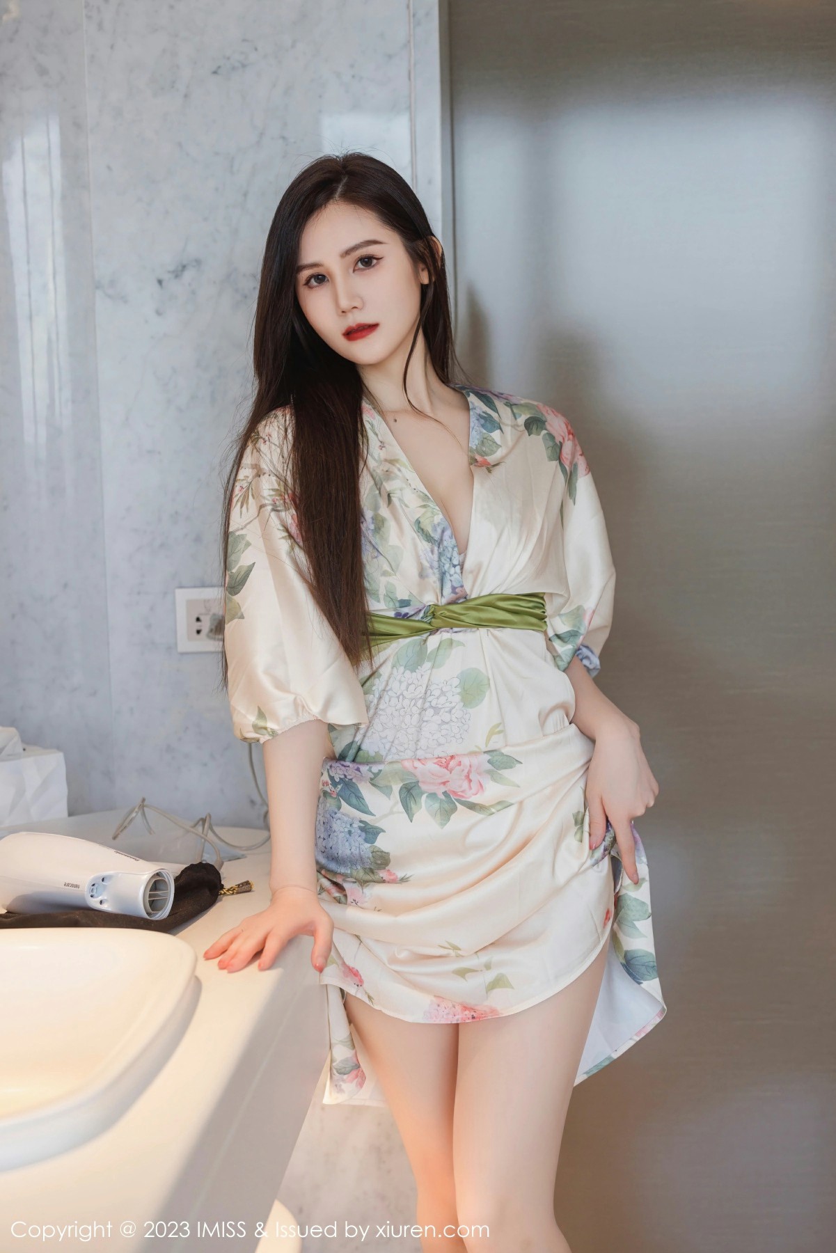[IMISS爱蜜社] 2023.08.28 VOL.745 SISY思 白色带图案长裙 性感写真 [55+1P] 第 49 张