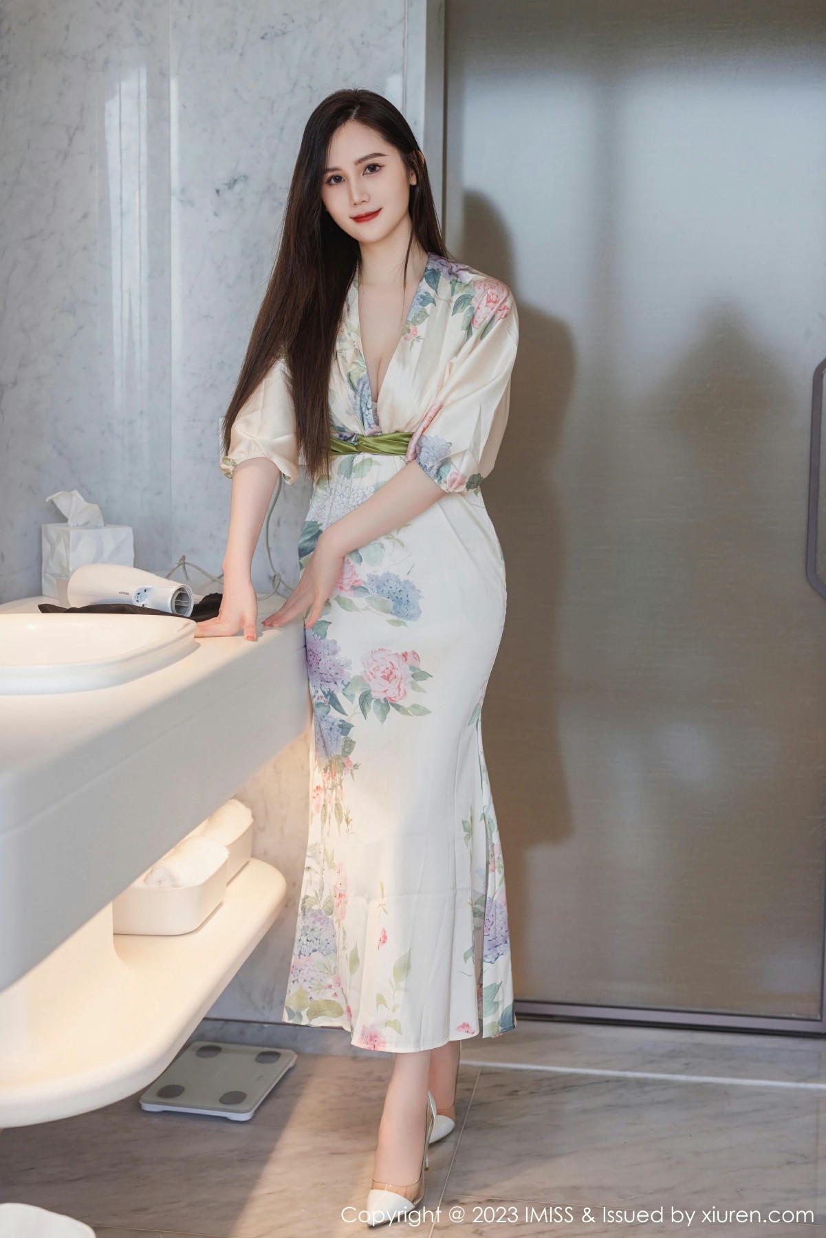 [IMISS爱蜜社] 2023.08.28 VOL.745 SISY思 白色带图案长裙 性感写真 [55+1P] 第 50 张
