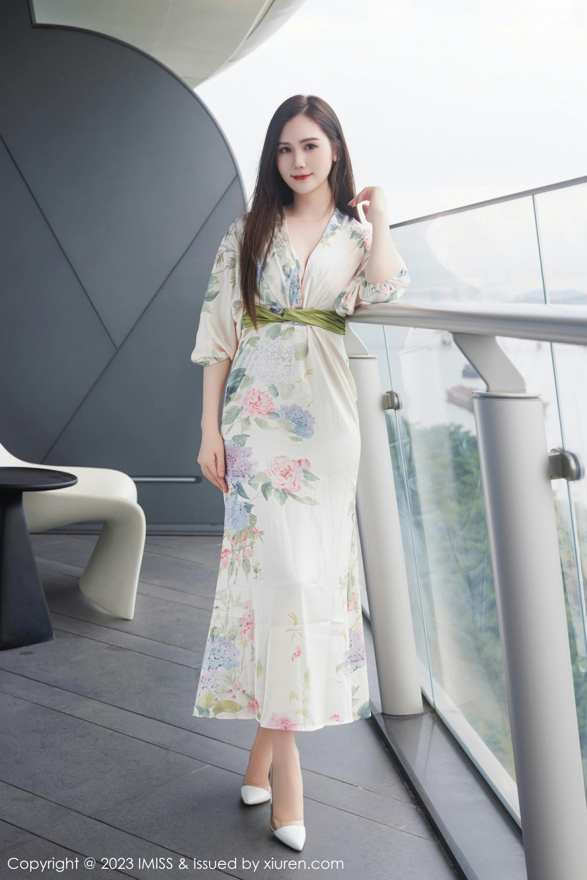 [IMISS爱蜜社] 2023.08.28 VOL.745 SISY思 白色带图案长裙 性感写真 [55+1P] 第 54 张