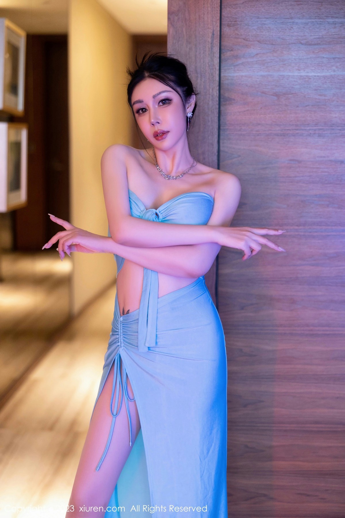 [XiuRen秀人网] 2023.09.27 No.7446 田冰冰 蓝色长礼裙 原色丝袜 性感写真 [82+1P] 封面