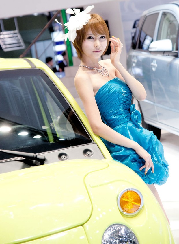 2011年上海车展上的绝色美人儿 封面