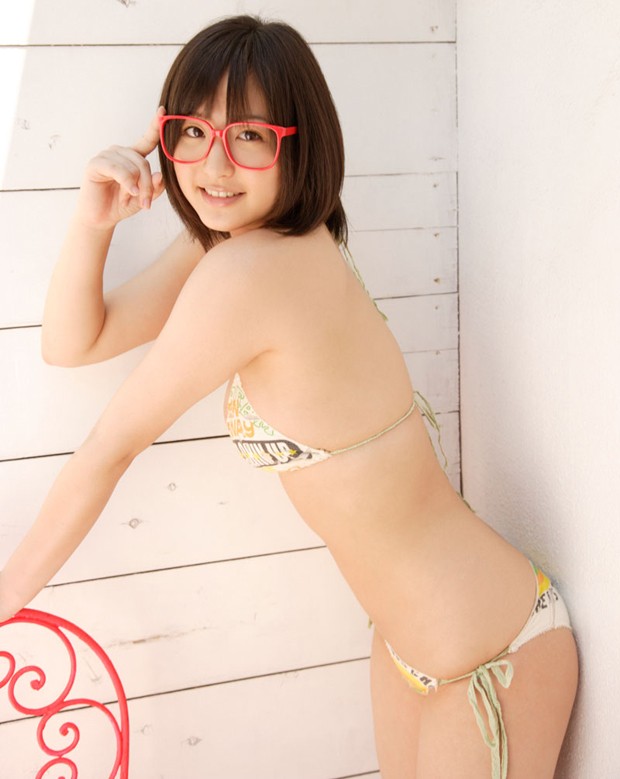 性感美妞村上友梨比基尼秀大波 封面