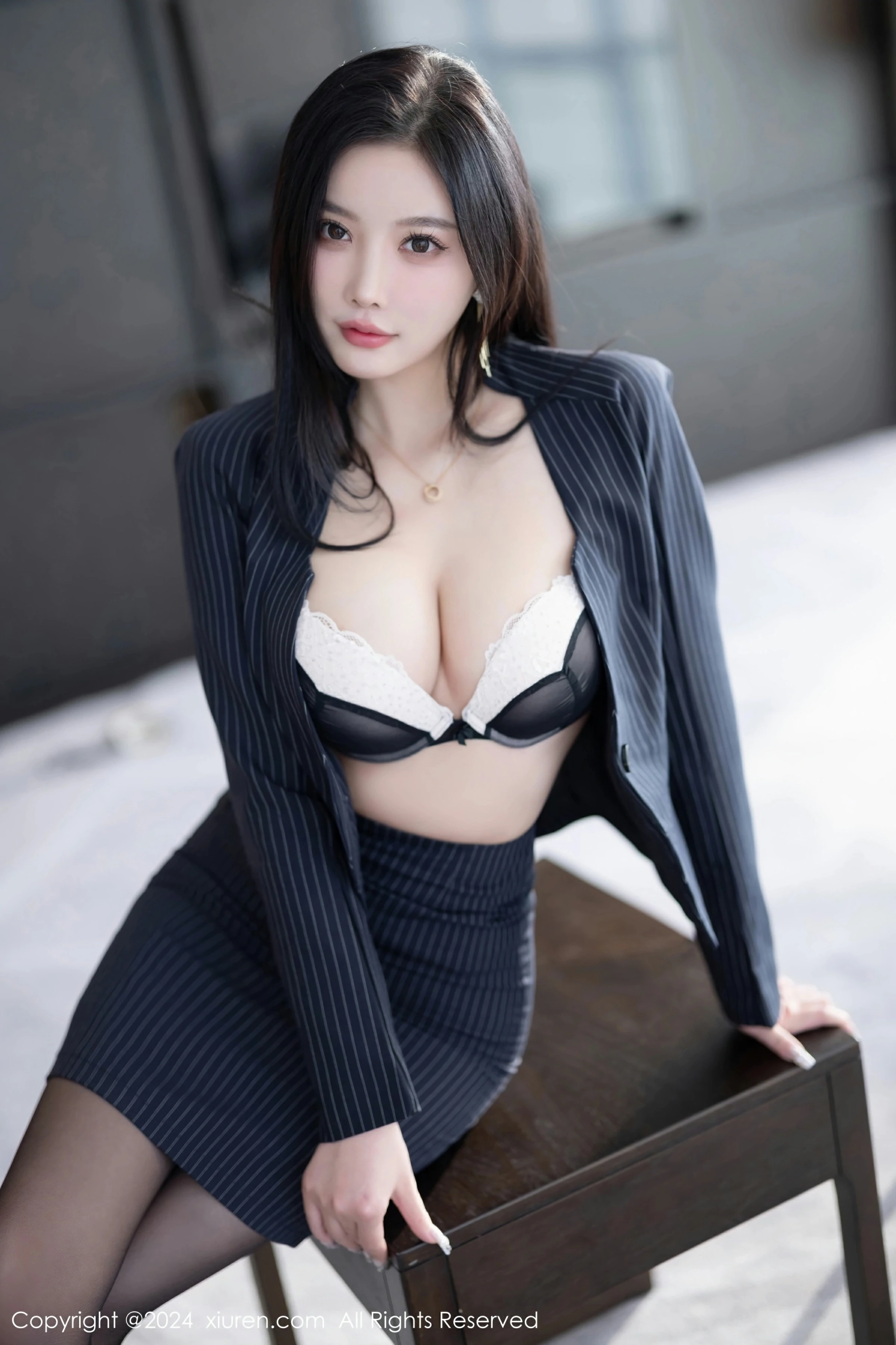 [XIAOYU语画界] 2024.01.19 VOL.1188 杨晨晨Yome 性感黑色条纹西服搭配短裙 海南旅拍写真 [85+1P] 第 55 张