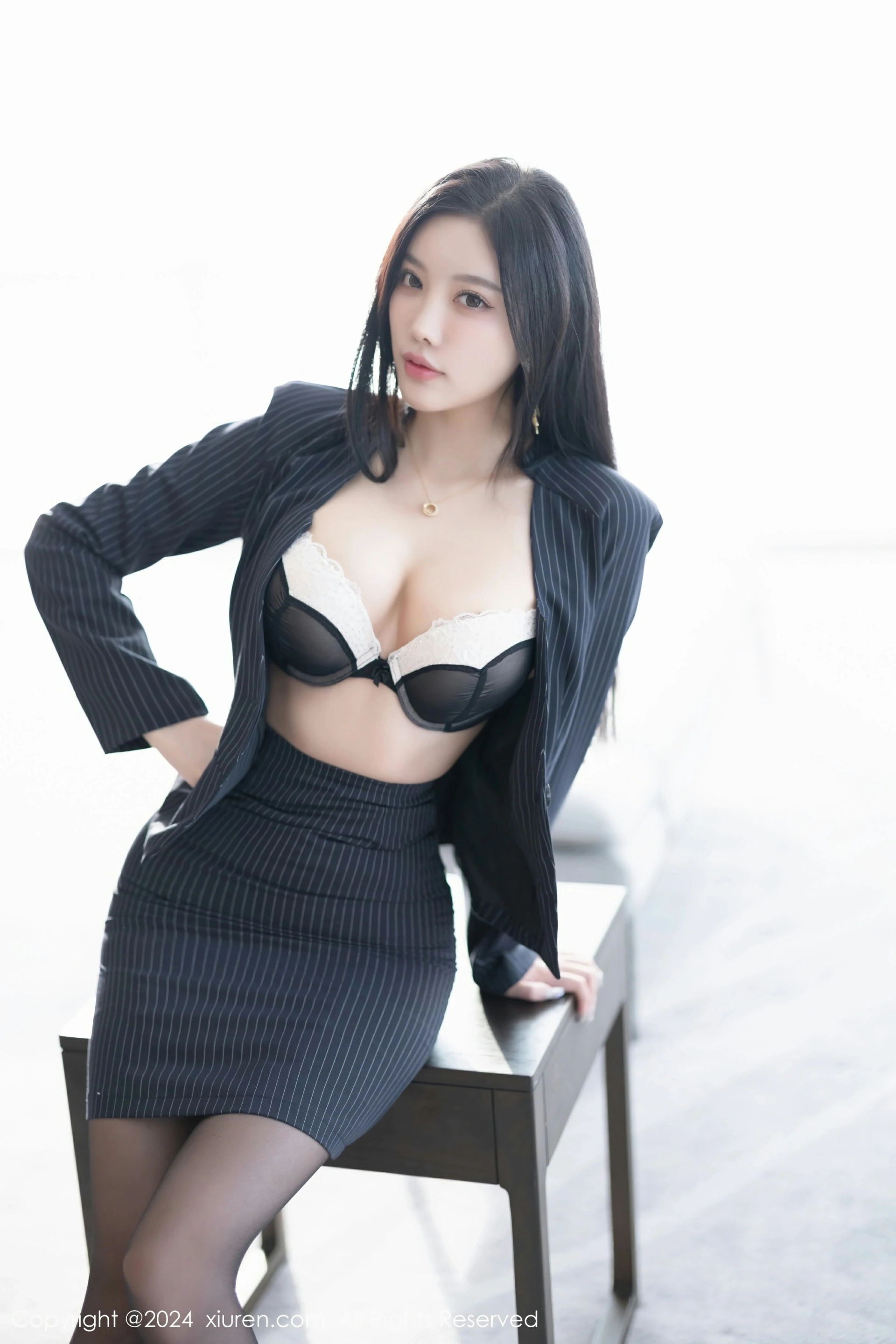 [XIAOYU语画界] 2024.01.19 VOL.1188 杨晨晨Yome 性感黑色条纹西服搭配短裙 海南旅拍写真 [85+1P] 第 58 张