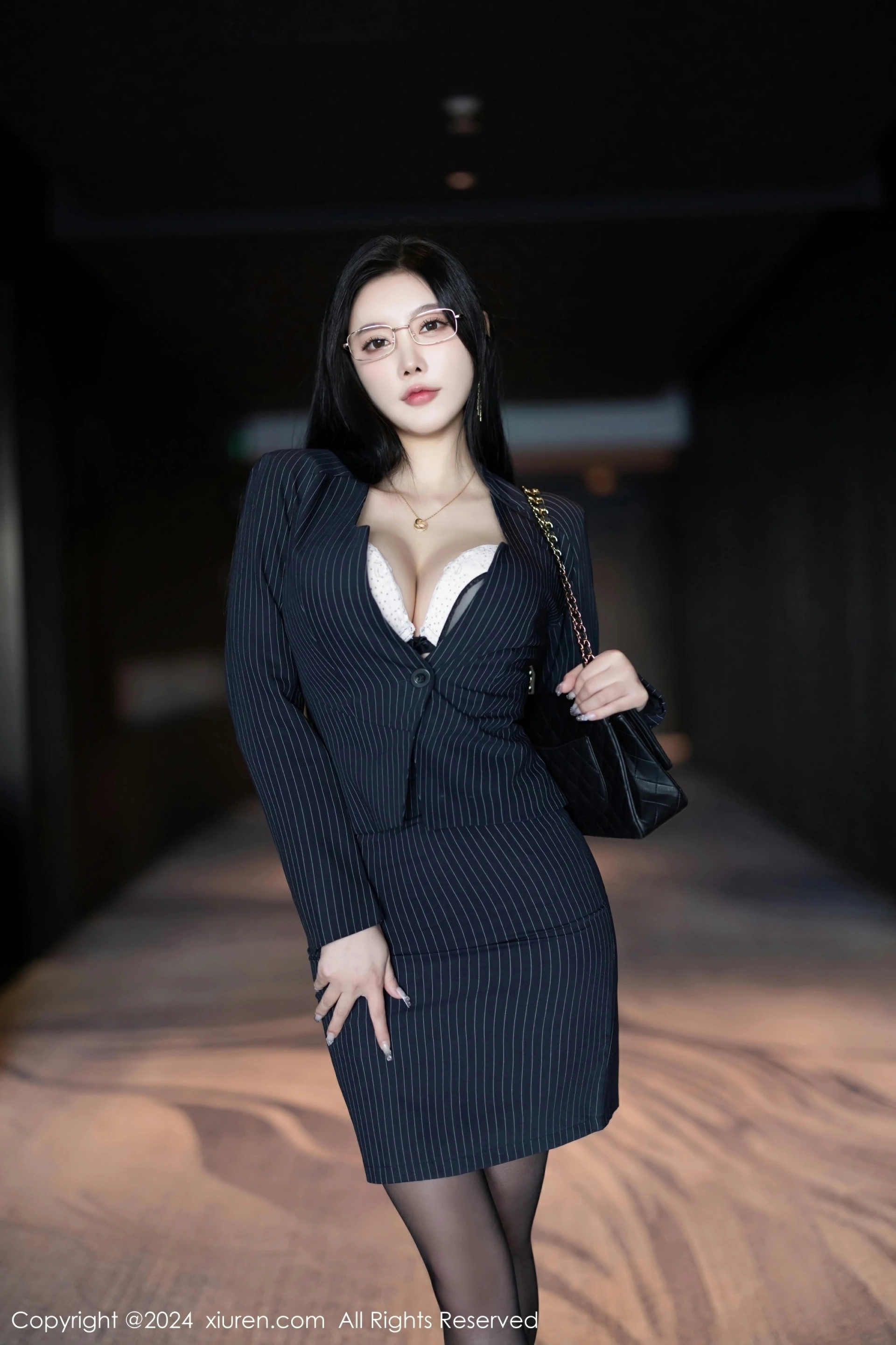 [XIAOYU语画界] 2024.01.19 VOL.1188 杨晨晨Yome 性感黑色条纹西服搭配短裙 海南旅拍写真 [85+1P] 第 83 张