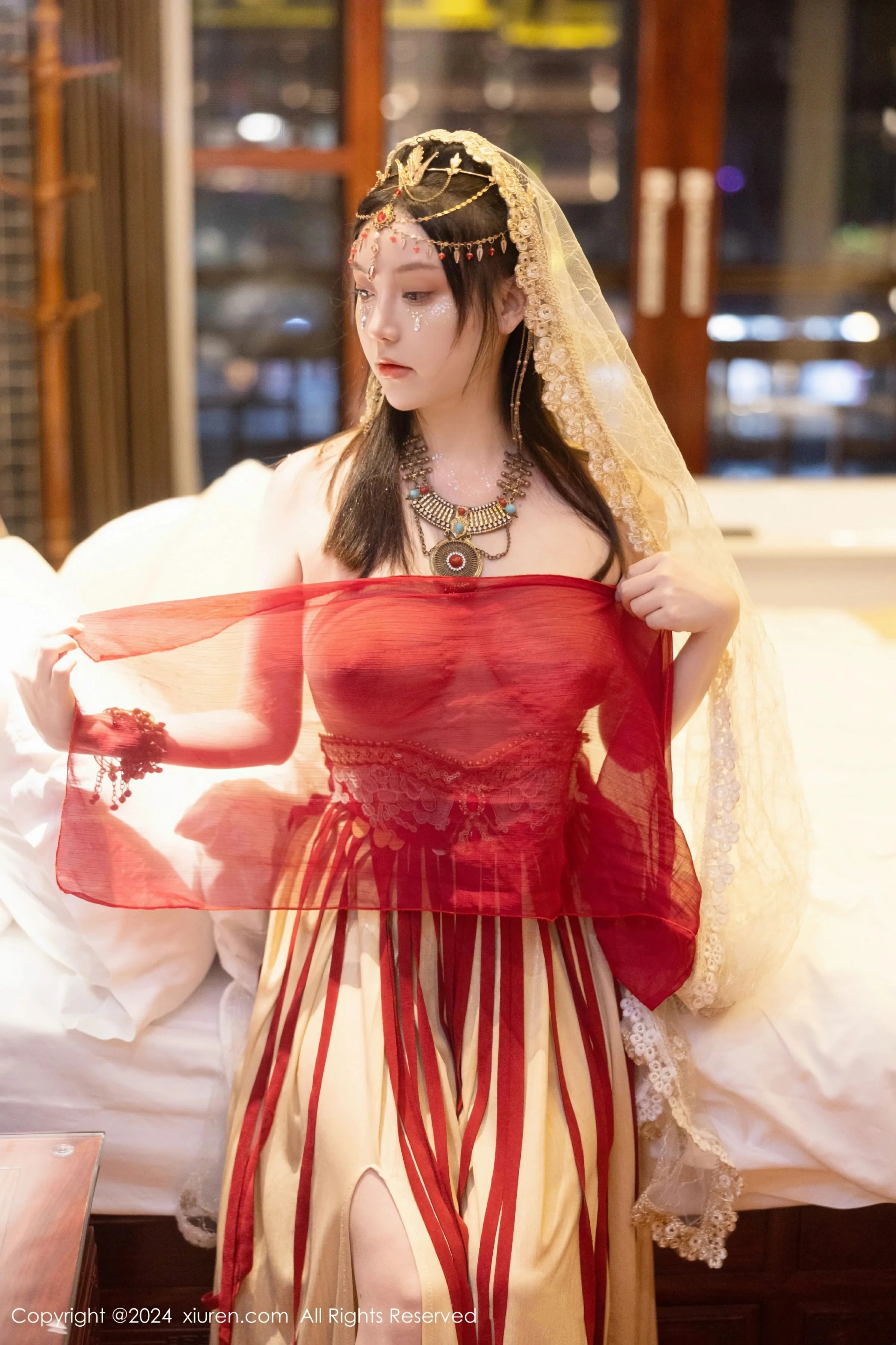 [XiuRen秀人网] 2024.04.07 No.8349 豆瓣酱 红色西域服饰 性感写真 [82+1P] 封面