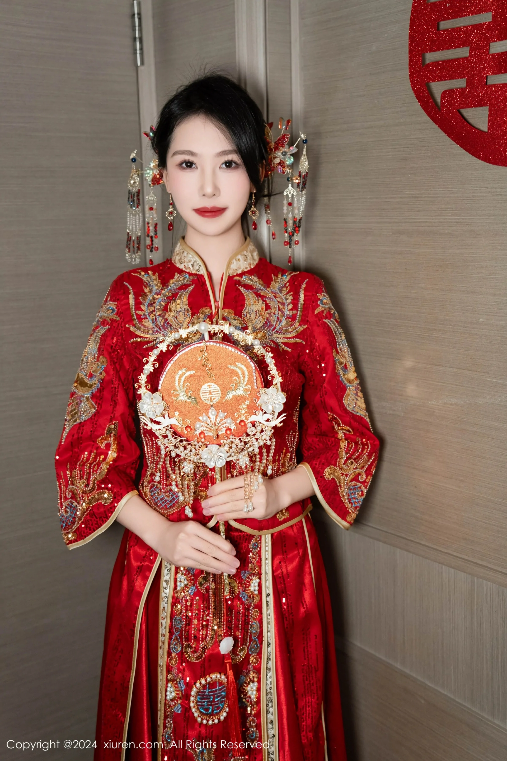 [XiuRen秀人网] 2024.04.11 No.8376 利世 红色婚服 新婚之夜主题 性感写真 [95+1P] 封面