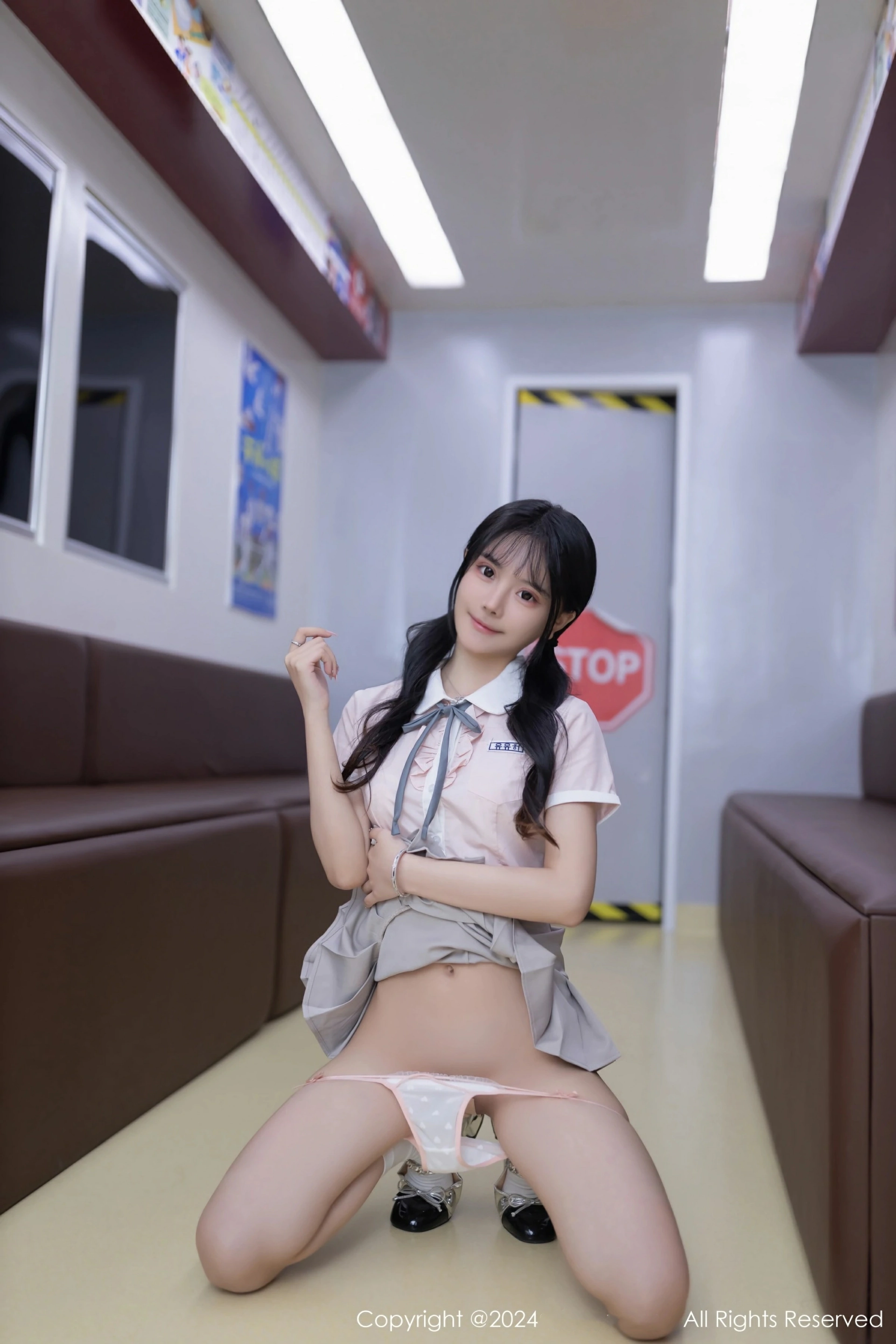 [XiuRen秀人网] 2024.05.10 No.8515 幼幼 浅色学妹制服 性感写真 [80+1P] 封面