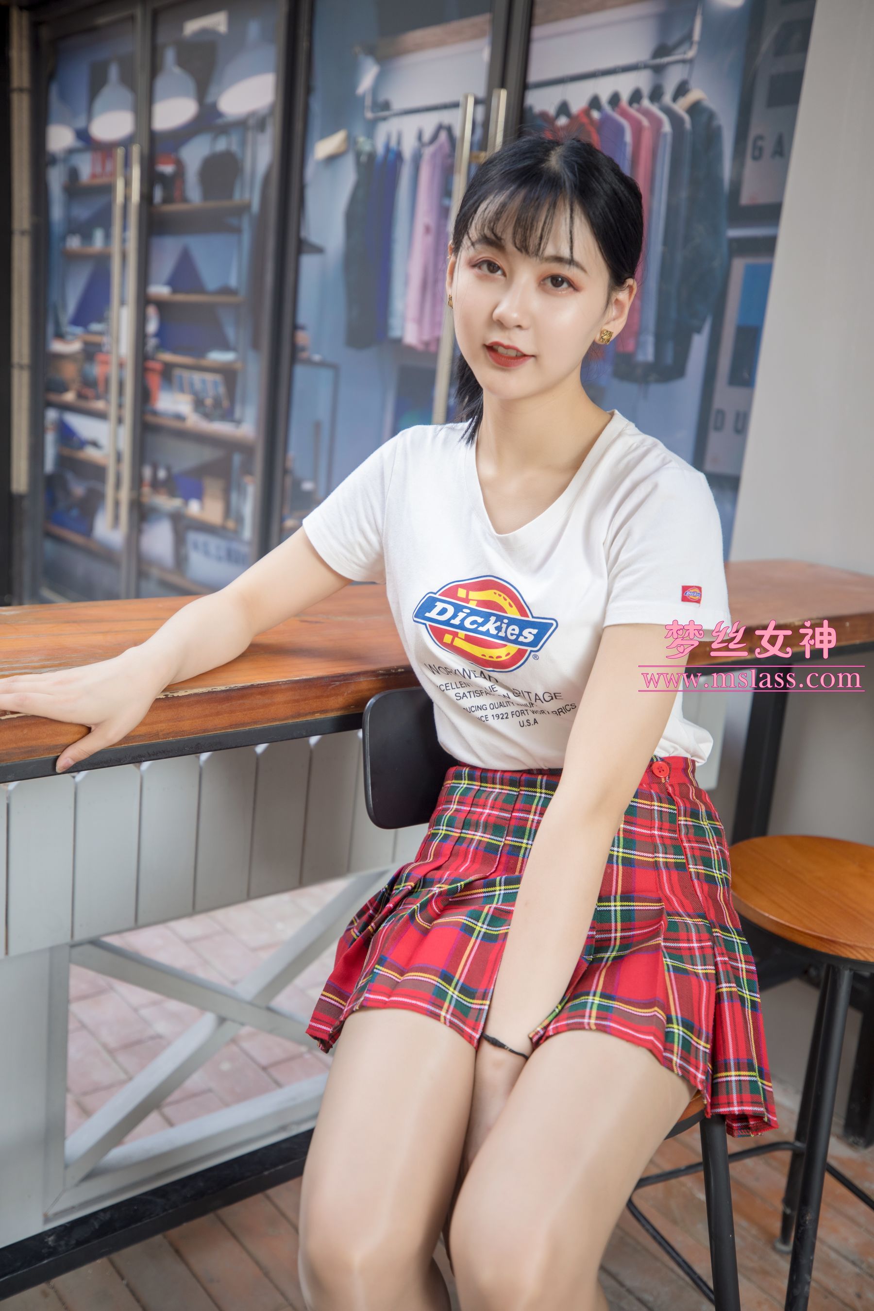 [MSLASS梦丝女神] 可岚 油光丝袜的少女 封面