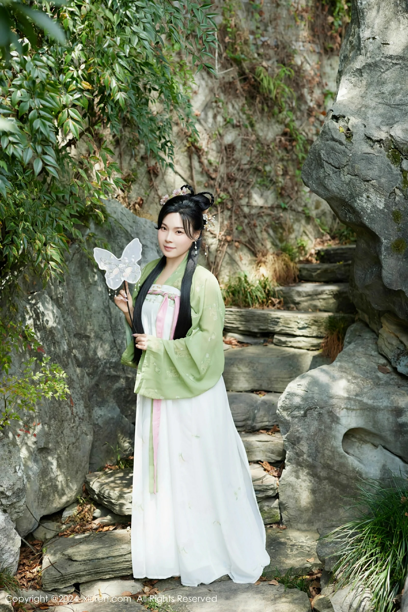 [XiuRen秀人网] 2024.09.14 No.9162 麦田 中秋主题汉服 性感写真 [72+1P] 封面