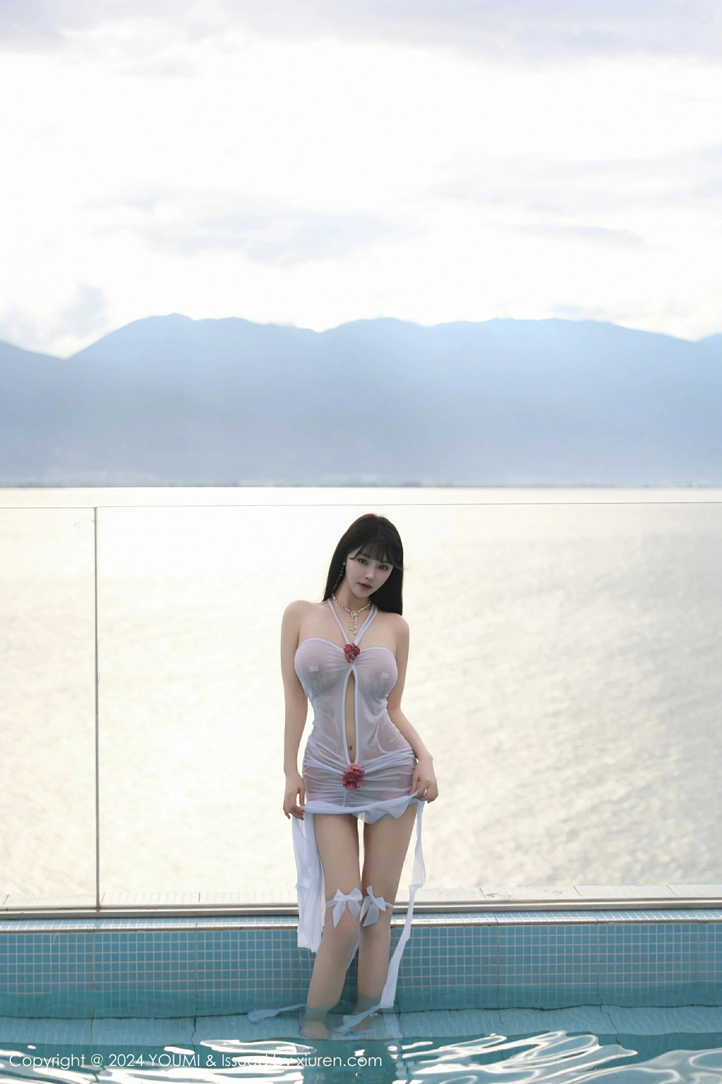 [YOUMI尤蜜荟] 2024.09.14 VOL.1097 心上可Flora 性感白色轻透连衣短裙 大理旅拍写真 [56+1P] 第 25 张