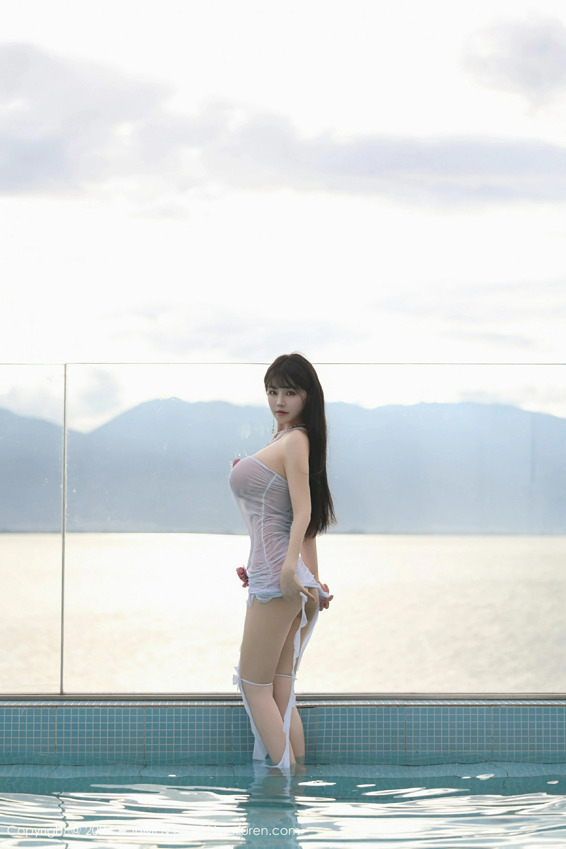 [YOUMI尤蜜荟] 2024.09.14 VOL.1097 心上可Flora 性感白色轻透连衣短裙 大理旅拍写真 [56+1P] 第 32 张