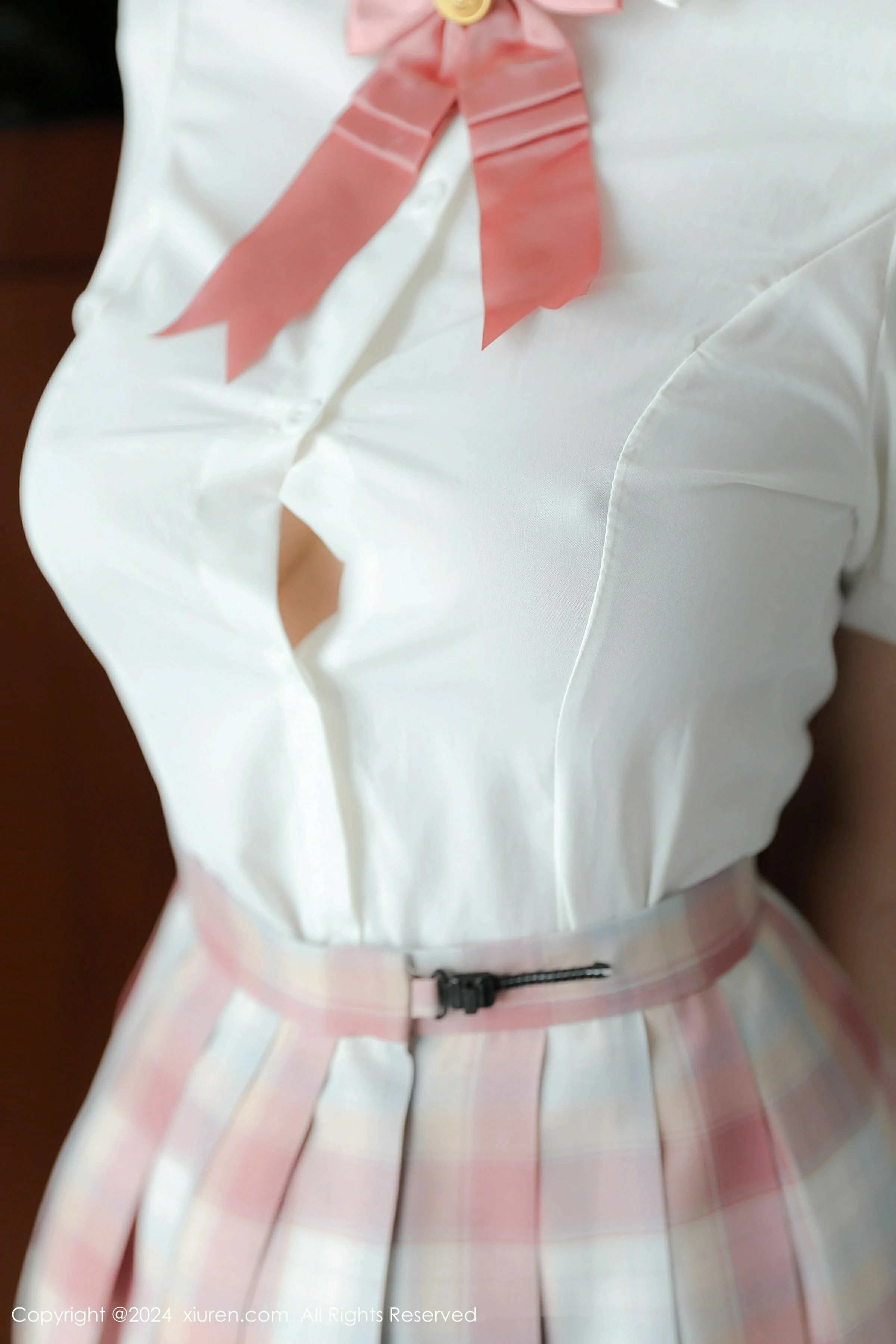 [XiuRen秀人网] 2024.10.12 No.9277 袁圆 JK制服 诱人白色丝袜 性感写真 [72+1P] 封面