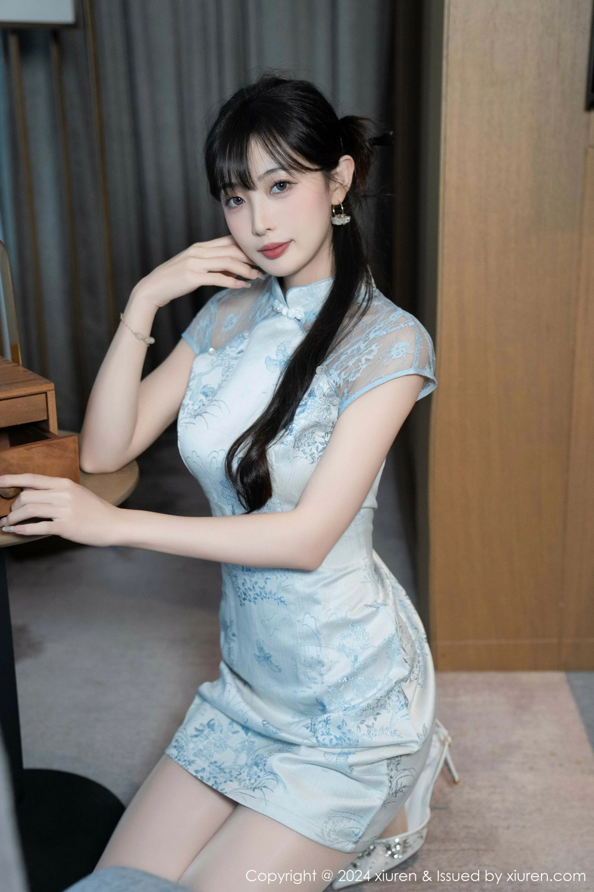 [XiuRen秀人网] 2024.11.22 No.9487 林星阑 浅色短款旗袍 性感写真 [82+1P] 封面