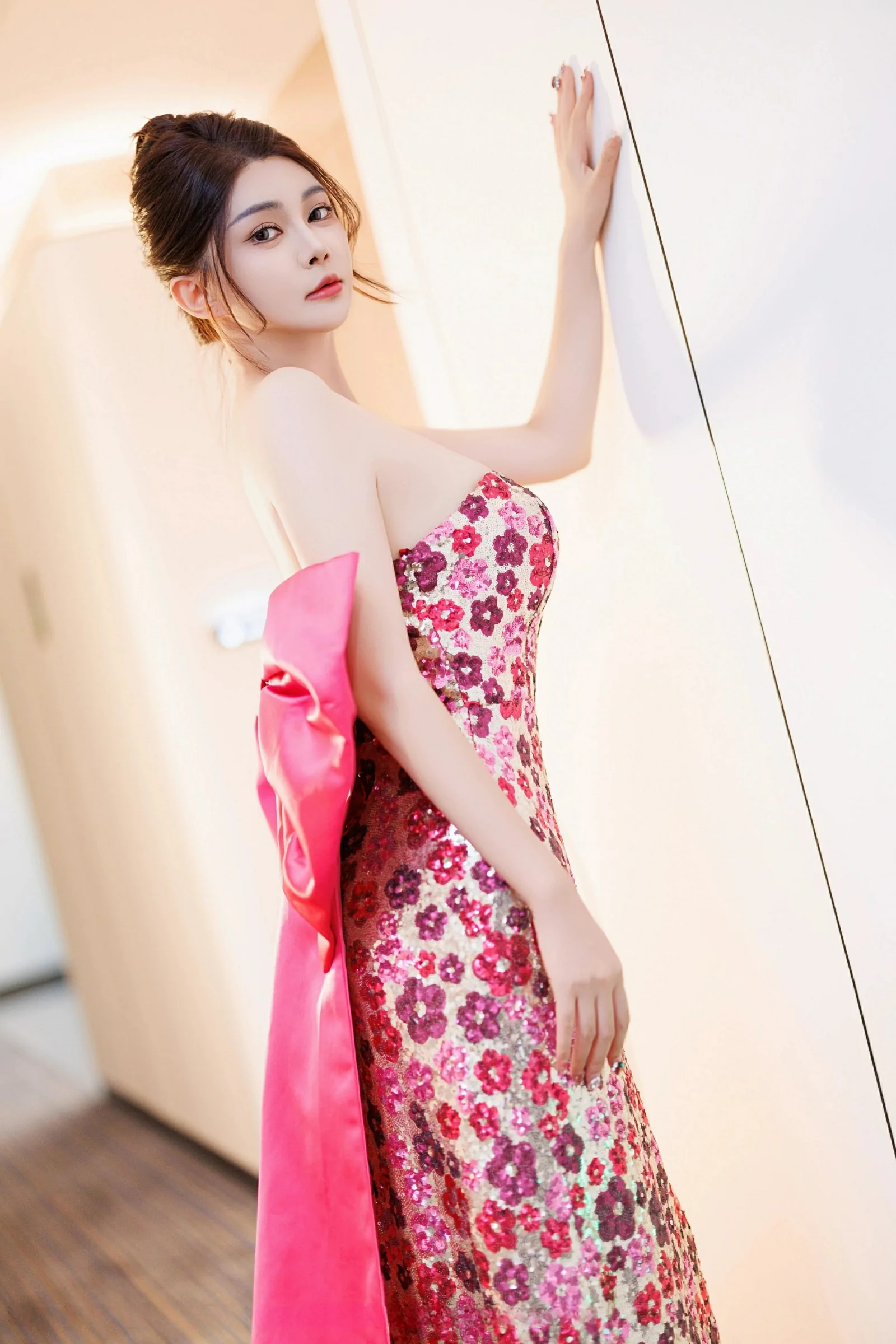 [XiuRen秀人网] 2024.12.31 No.9688 凯竹Quinn 绿色比基尼 红色连衣裙 性感写真 [81+1P] 封面