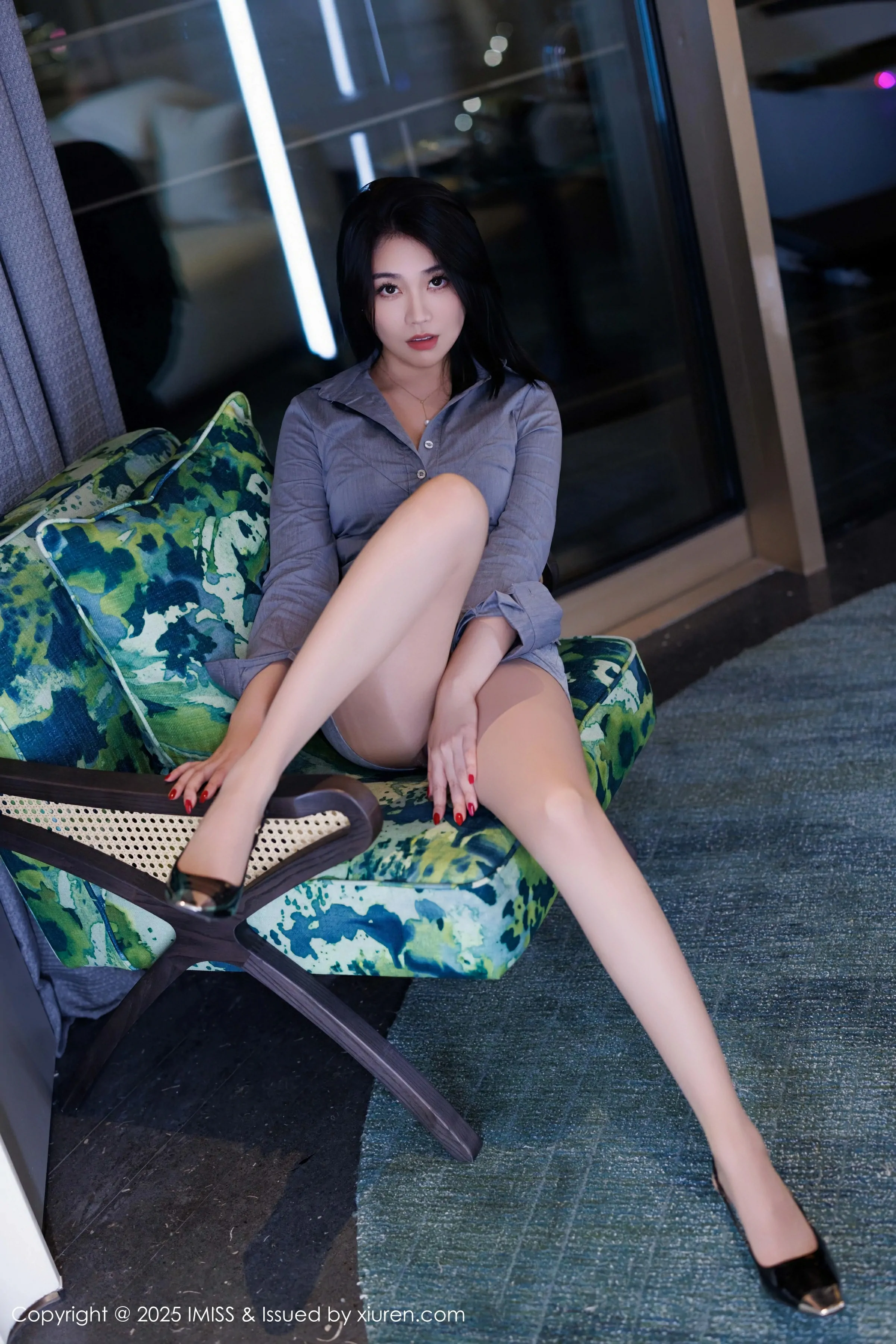 [IMISS爱蜜社] 2025.02.25 VOL.785 许诺Sabrina 灰色包臀裙 魅惑肉丝 性感写真 [101+1P] 第 95 张