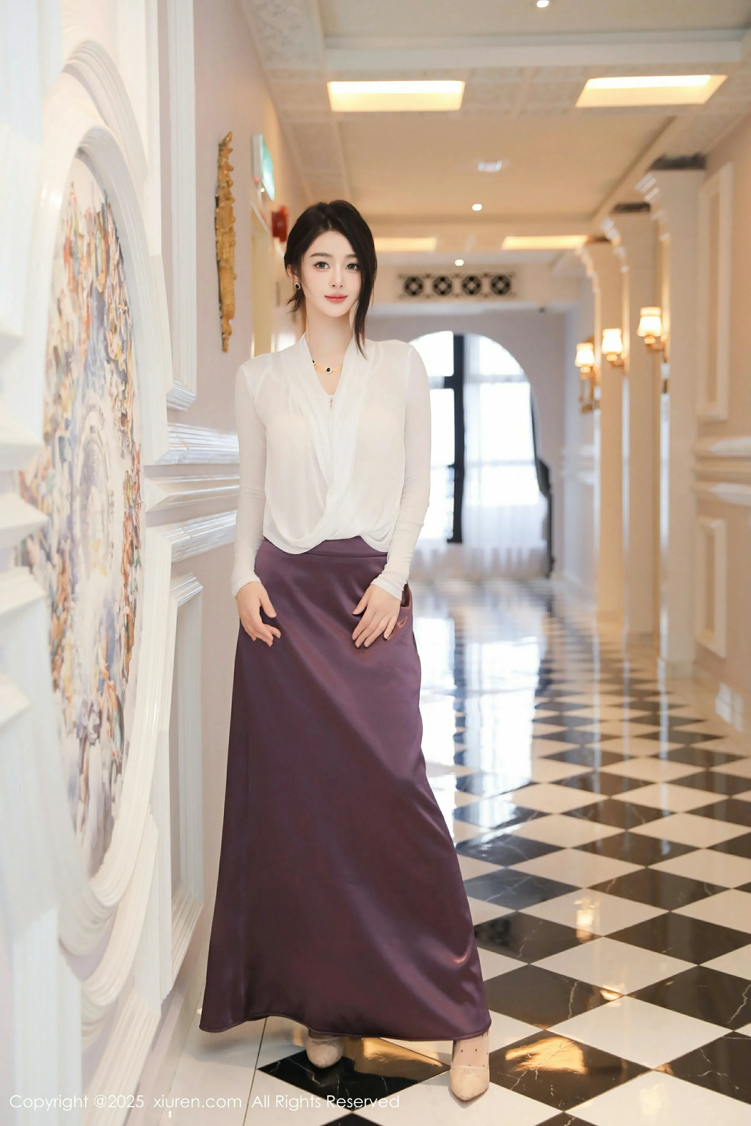 [XiuRen秀人网] 2025.04.25 No.10201 Candy糖糖 性感紫色裙子 马来西亚旅拍写真 [75+1P] 封面