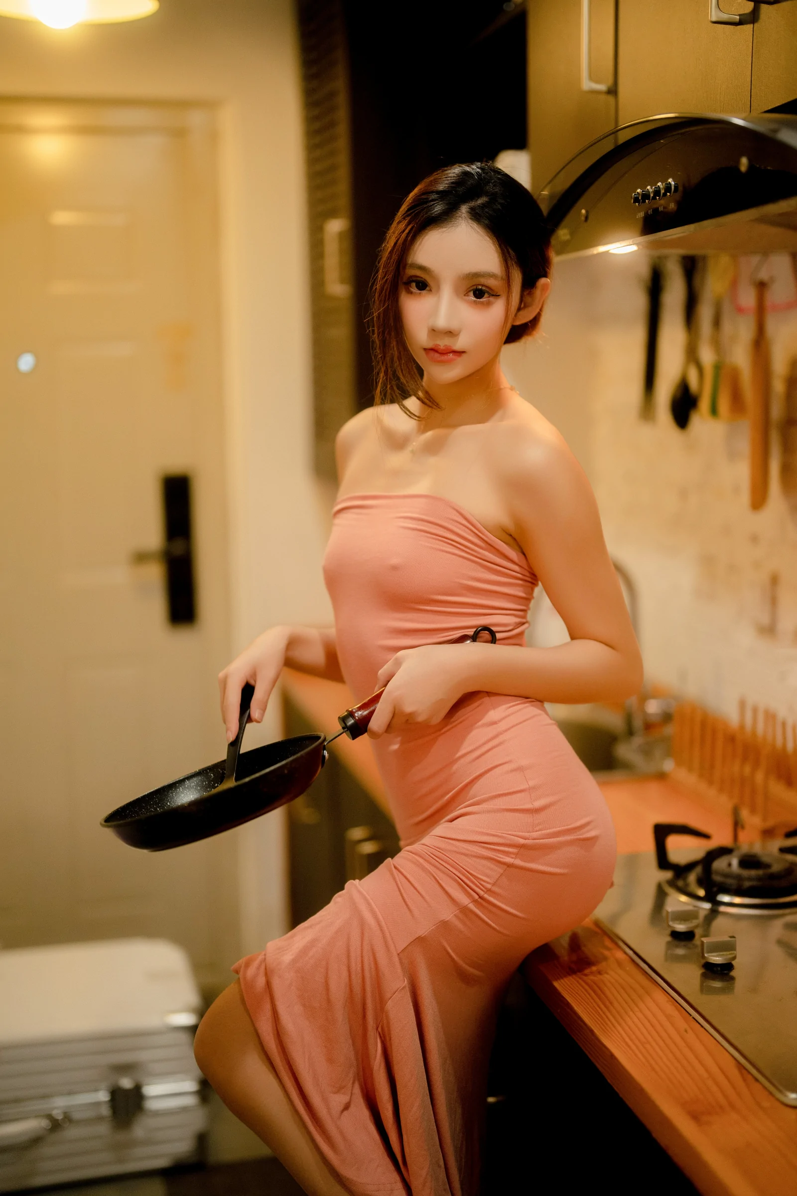 [秀人内购] 加朵babe 诱人私拍福利 私家厨房 封面