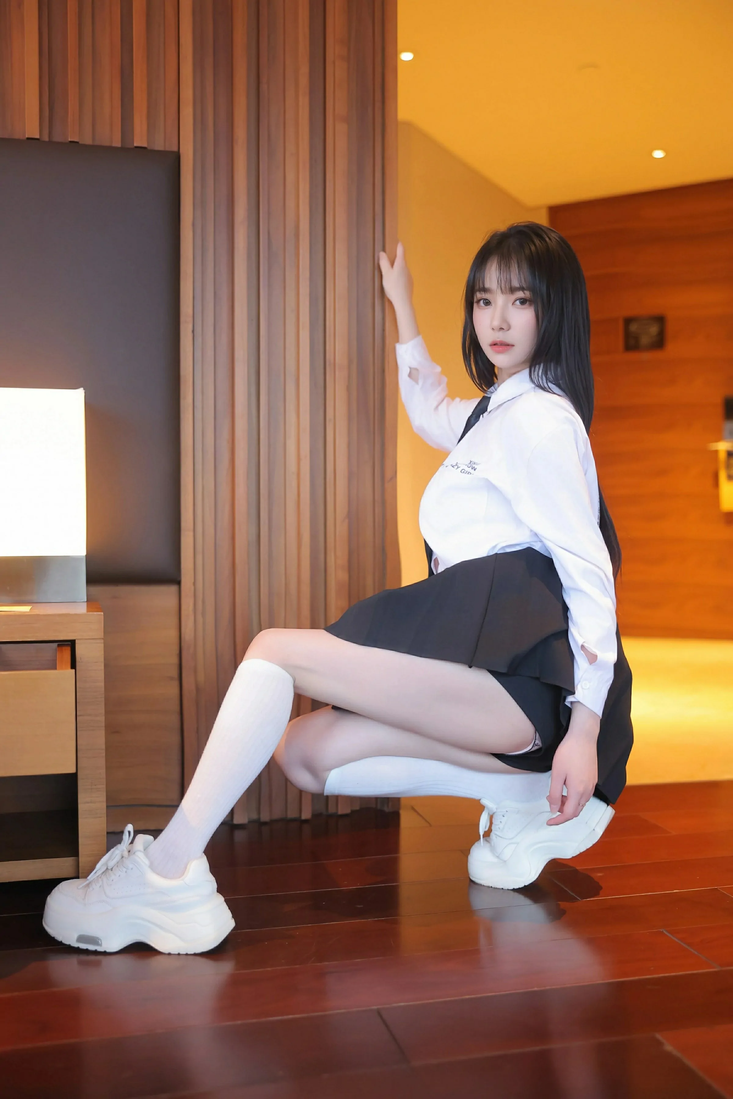 [XiuRen秀人网] 2025.05.28 No.10335 软情 白色衬衫 白色丝袜 性感写真 [64+1P] 封面