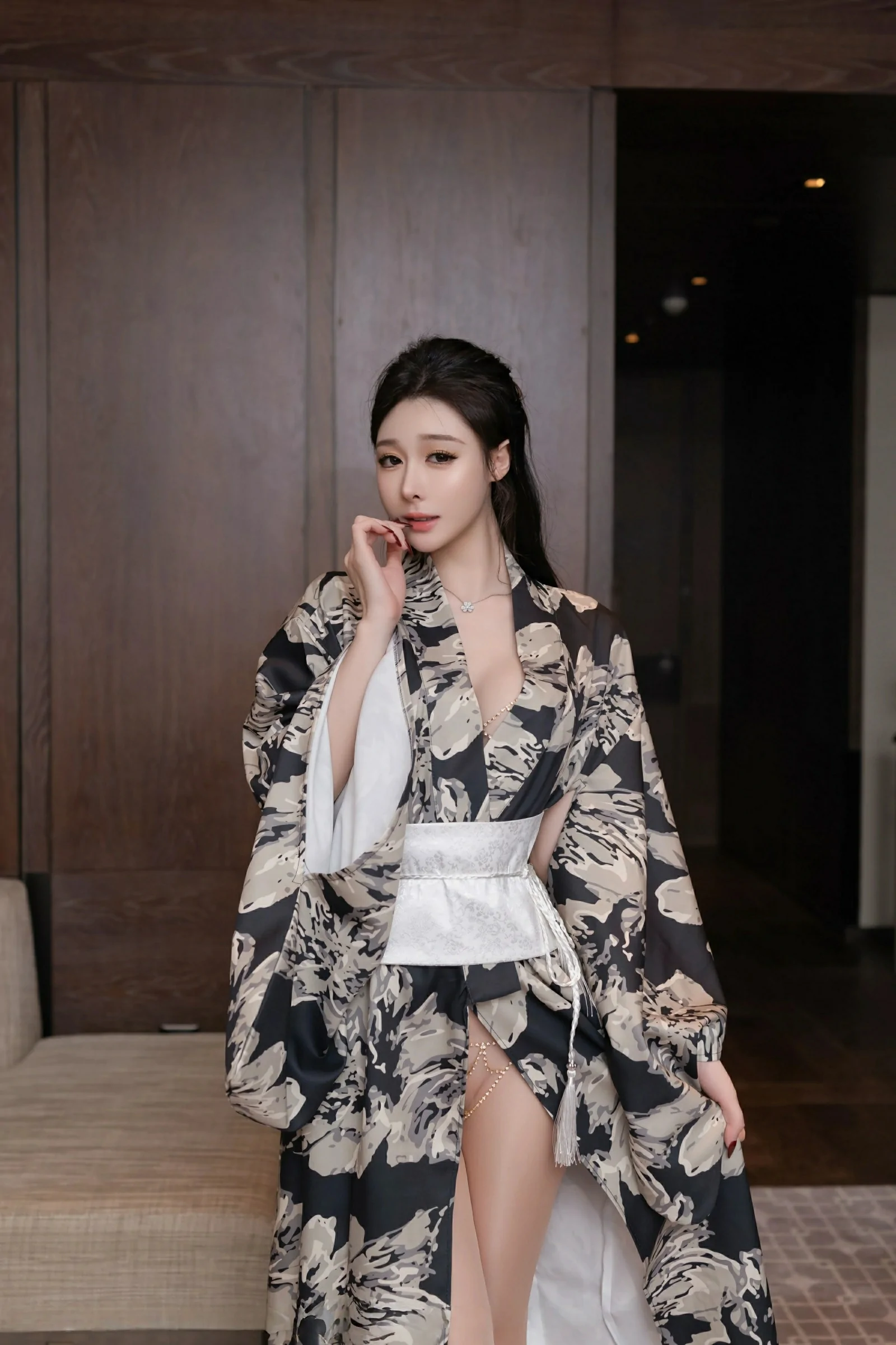 [XiuRen秀人网] 2025.05.30 No.10352 小逗逗 陆萱萱 最新一期模特合集 [74+1P] 封面