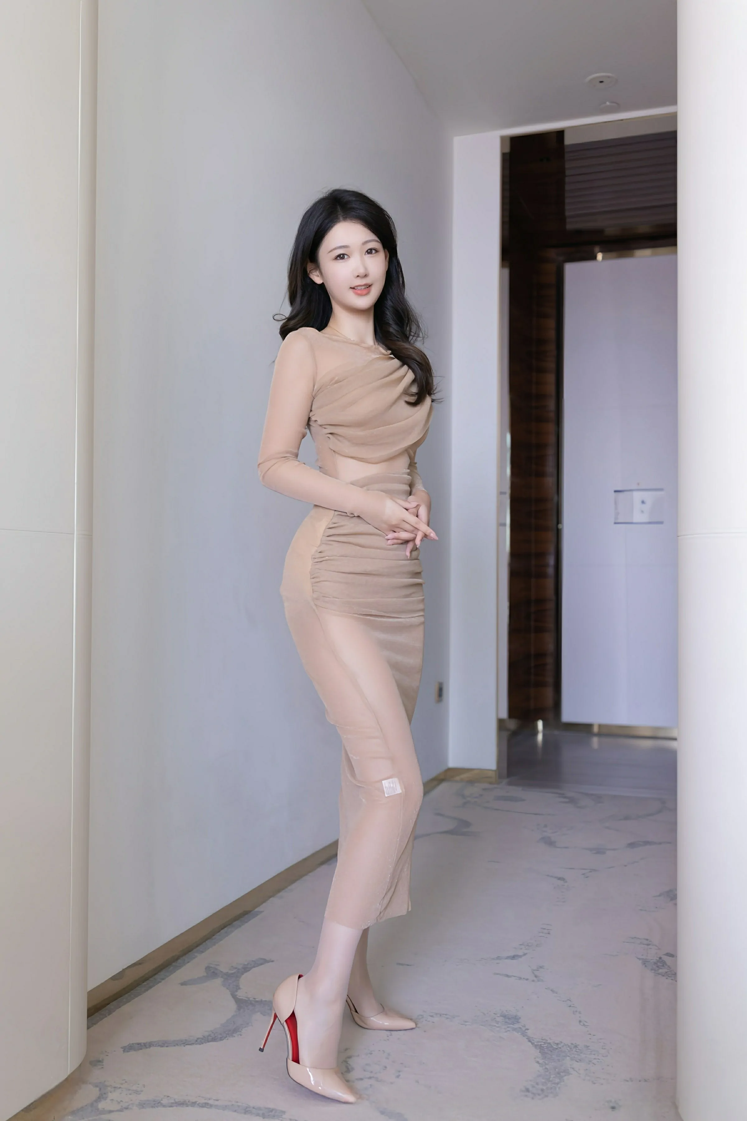 [XiuRen秀人网] 2025.06.30 No.10486 唐安琪 肉色连衣裙 白色丝袜 性感写真 [81+1P] 封面