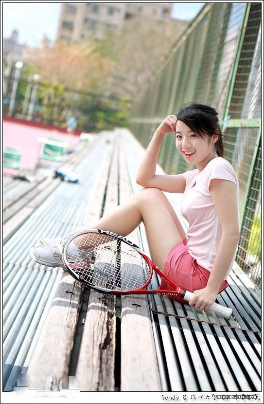 美丽大方的校园女生 封面