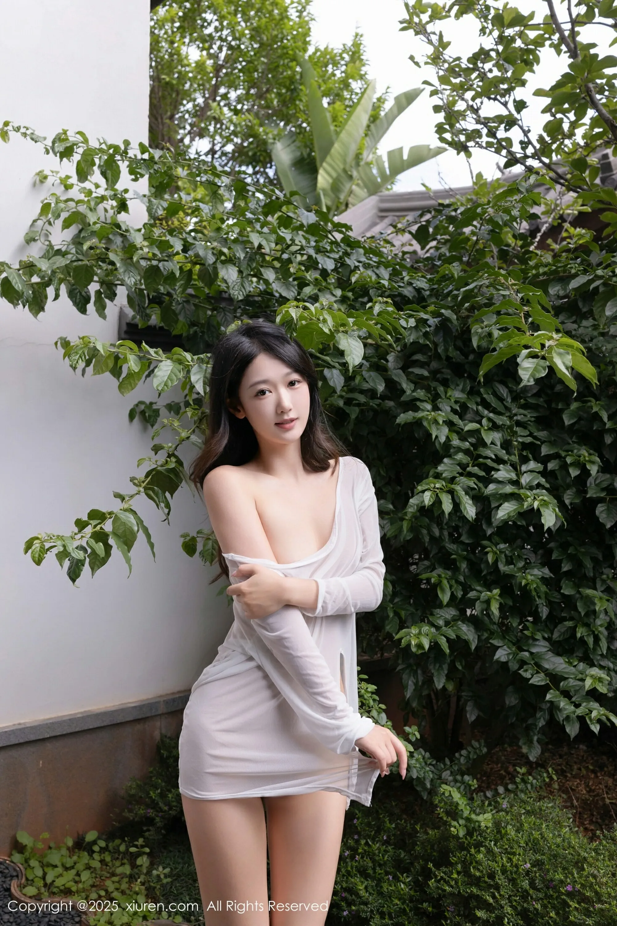 [XiuRen秀人网] 2025.08.18 No.10662 唐安琪 性感红色泳衣 昆明旅拍写真 [80+1P] 封面