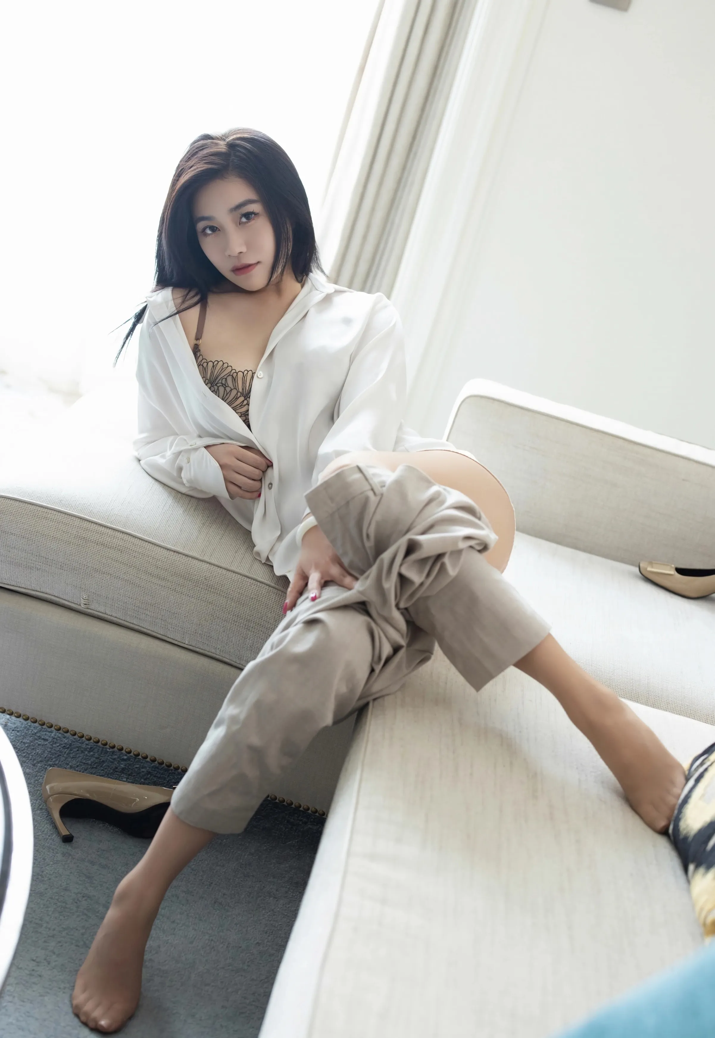 [IMISS爱蜜社] 2025.08.27 VOL.800 许诺Sabrina 白色OL服饰 性感写真 [86+1P] 第 45 张