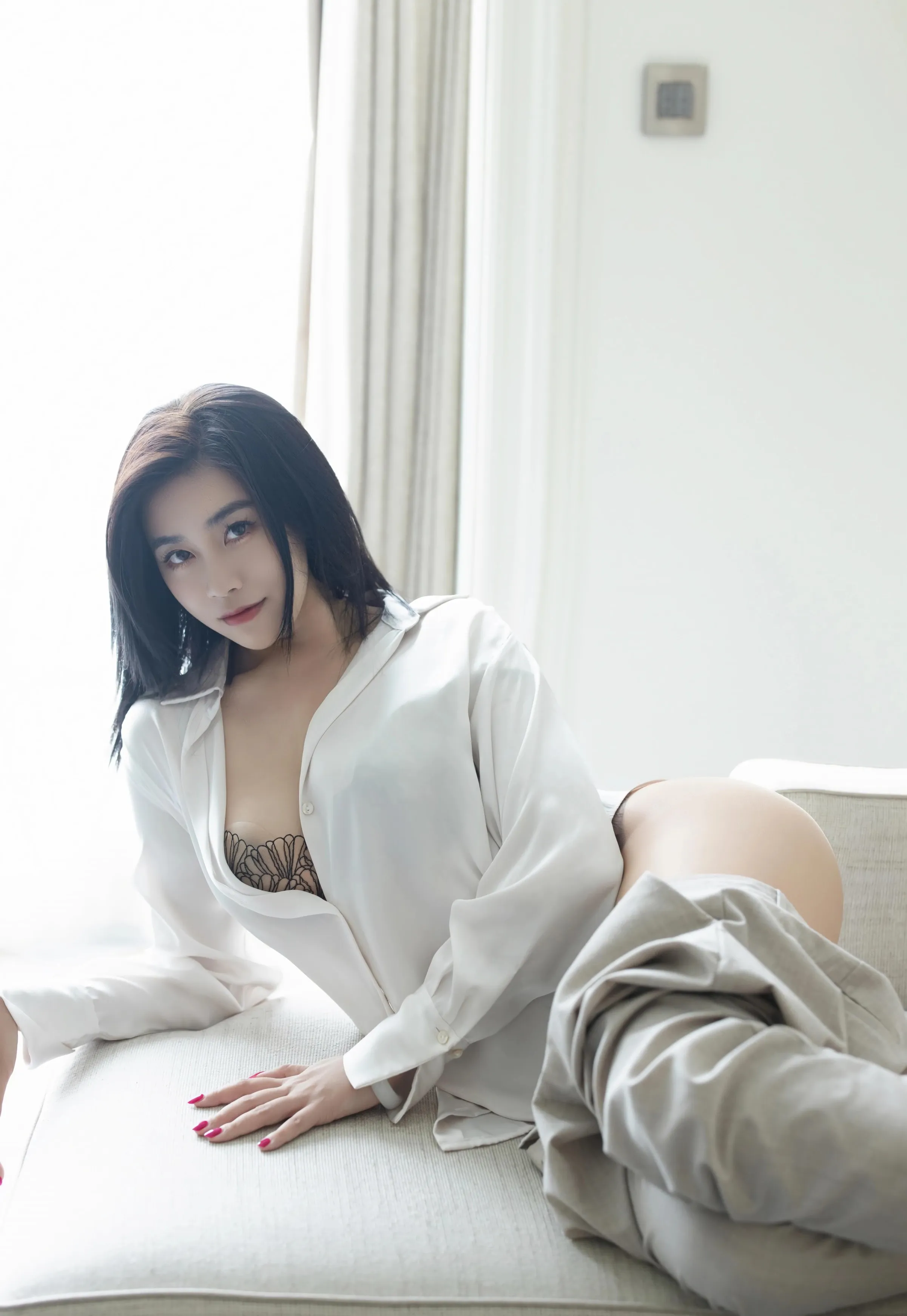 [IMISS爱蜜社] 2025.08.27 VOL.800 许诺Sabrina 白色OL服饰 性感写真 [86+1P] 第 48 张