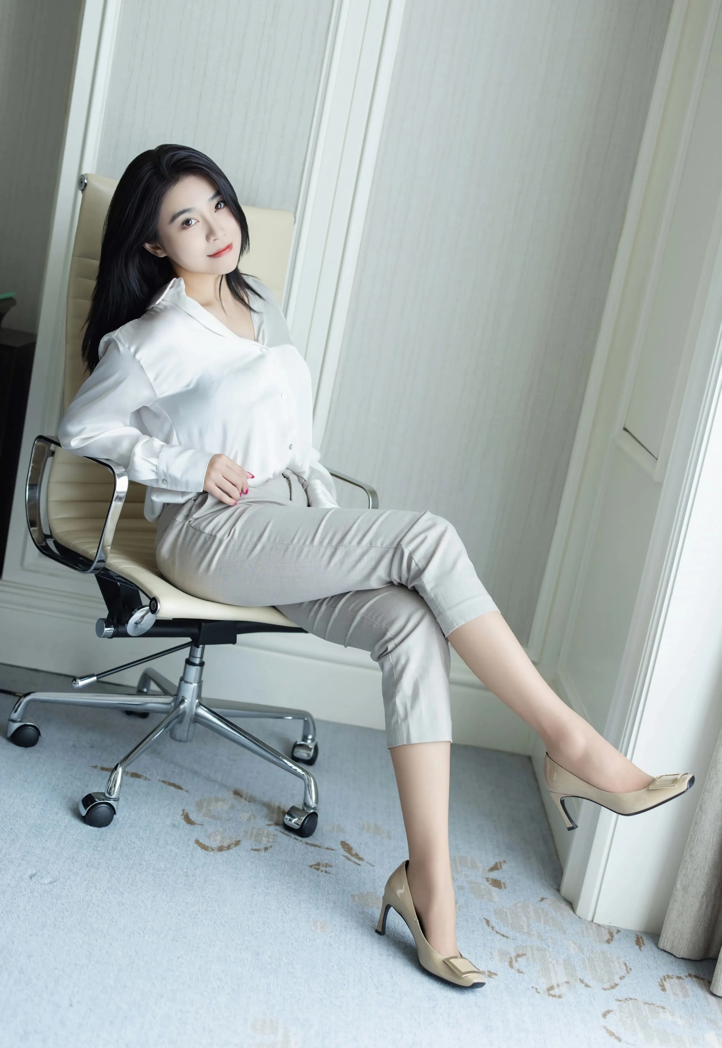 [IMISS爱蜜社] 2025.08.27 VOL.800 许诺Sabrina 白色OL服饰 性感写真 [86+1P] 第 76 张