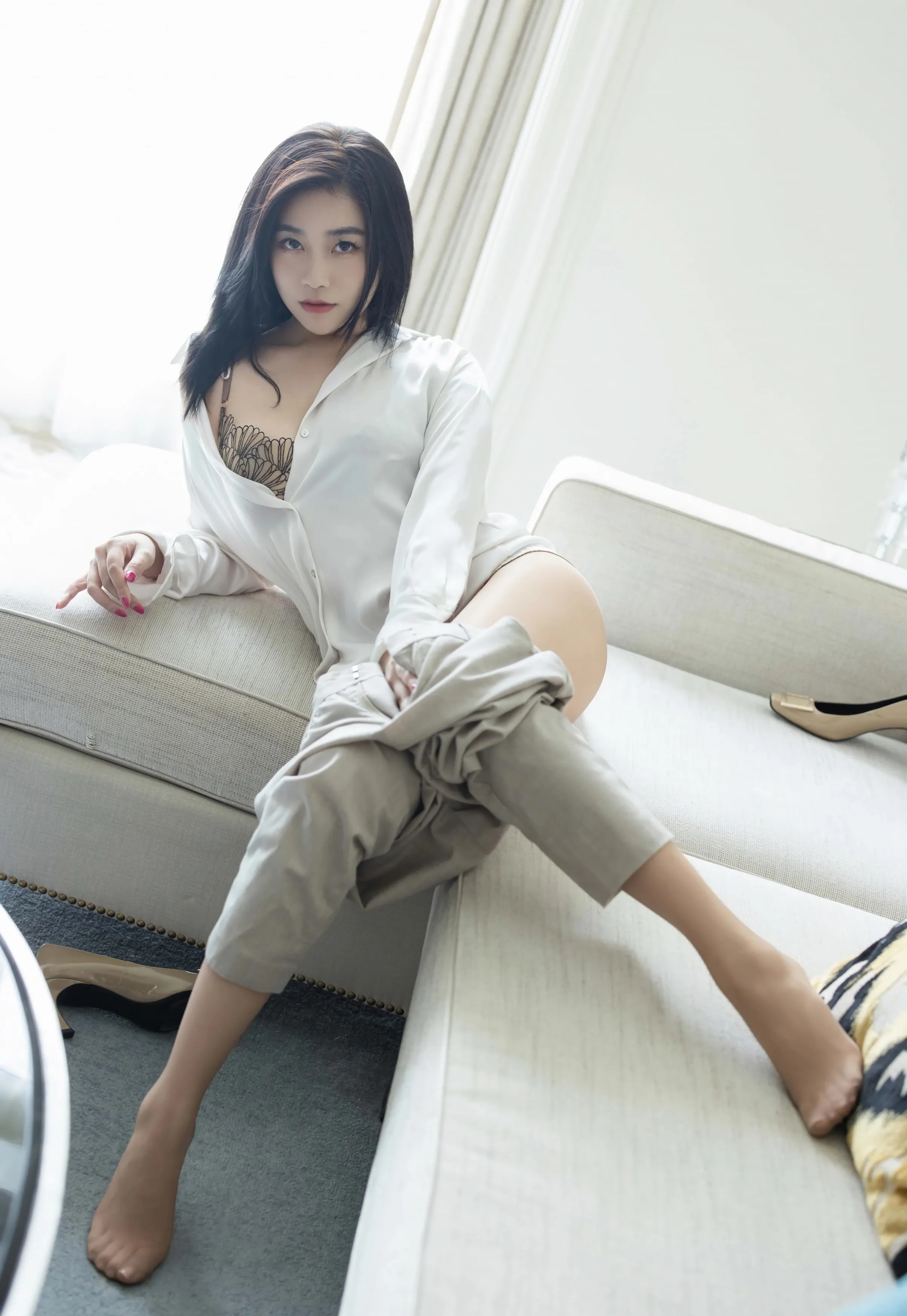 [IMISS爱蜜社] 2025.08.27 VOL.800 许诺Sabrina 白色OL服饰 性感写真 [86+1P] 第 83 张