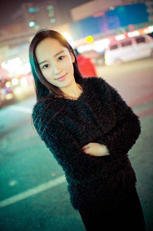 白皙美女皮肤如牛奶一般 封面