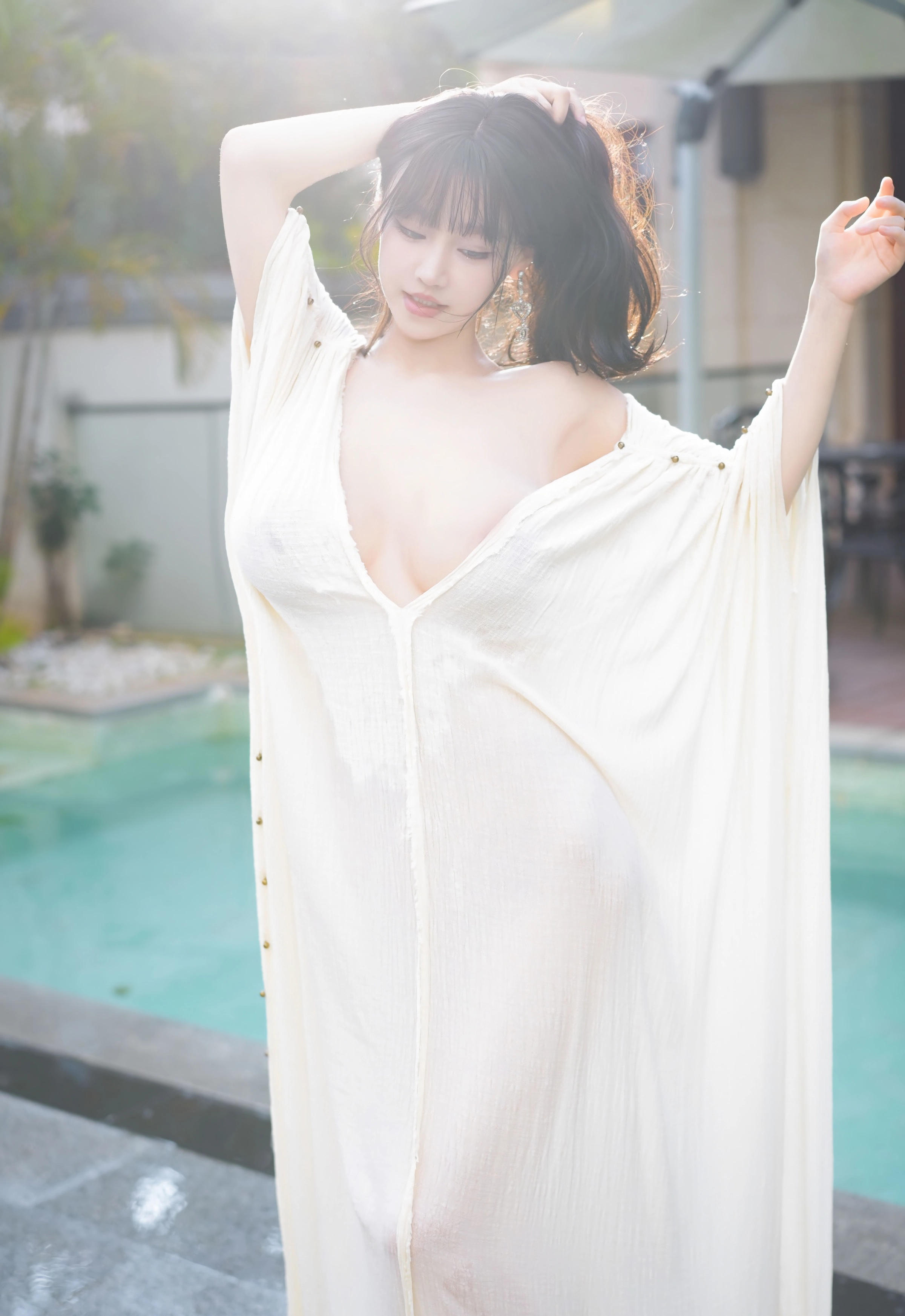 [YOUMI尤蜜荟] 2025.11.28 VOL.1185 心上可Flora 性感浅色浴袍 新加坡旅拍写真 [85+1P] 第 33 张
