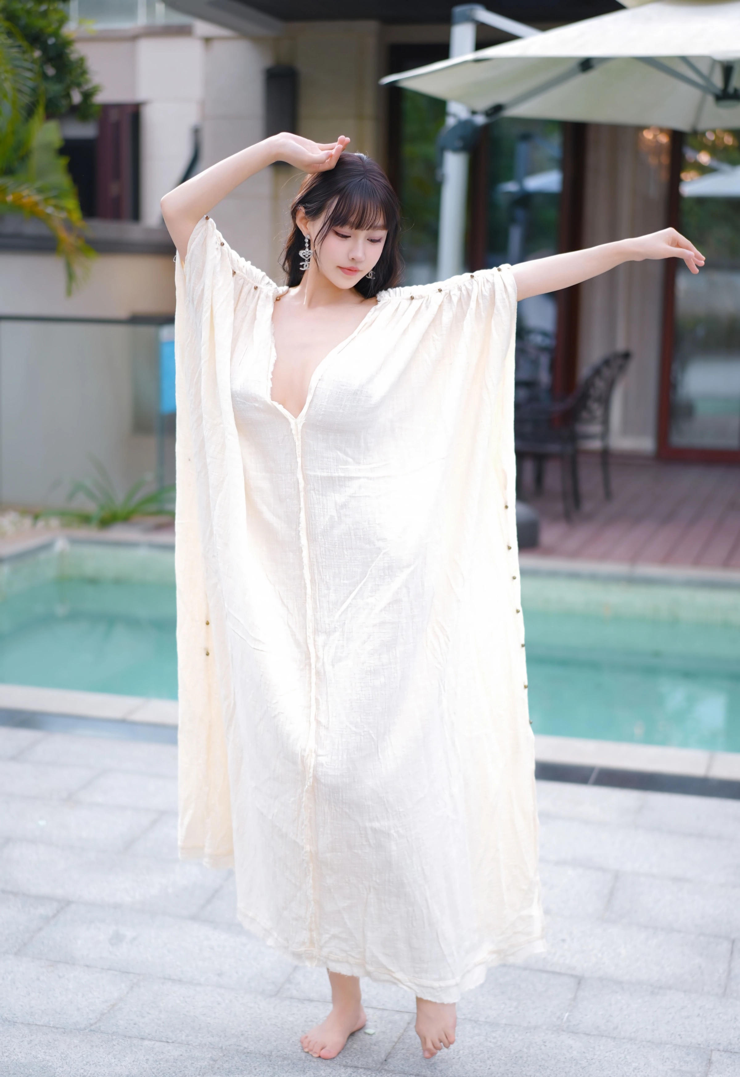 [YOUMI尤蜜荟] 2025.11.28 VOL.1185 心上可Flora 性感浅色浴袍 新加坡旅拍写真 [85+1P] 第 79 张