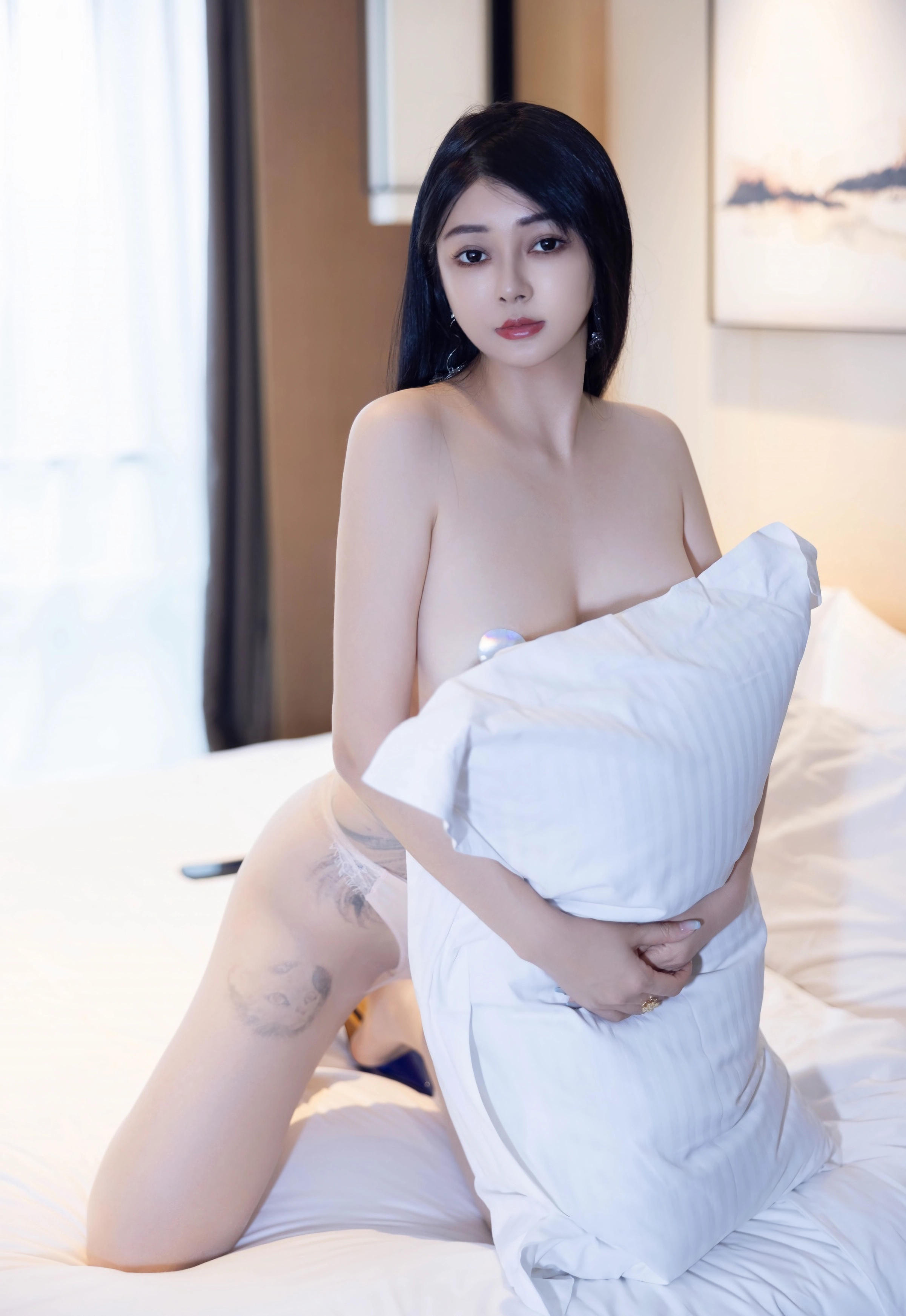 [HuaYang花漾写真] 2025.12.03 VOL.652 凯竹法师～ 蓝色连衣裙 白色丝袜 性感写真 [77+1P] 第 4 张
