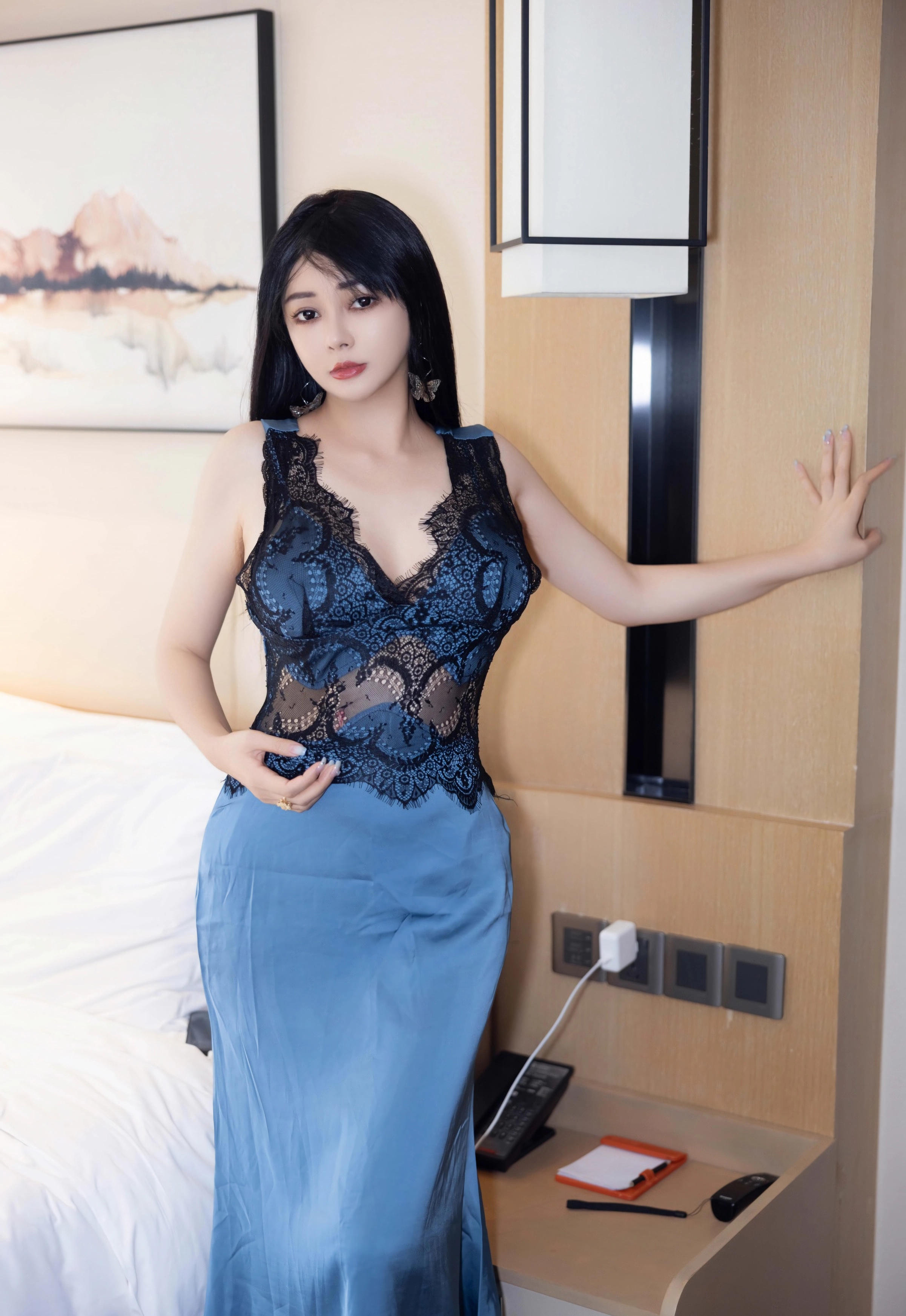 [HuaYang花漾写真] 2025.12.03 VOL.652 凯竹法师～ 蓝色连衣裙 白色丝袜 性感写真 [77+1P] 第 77 张