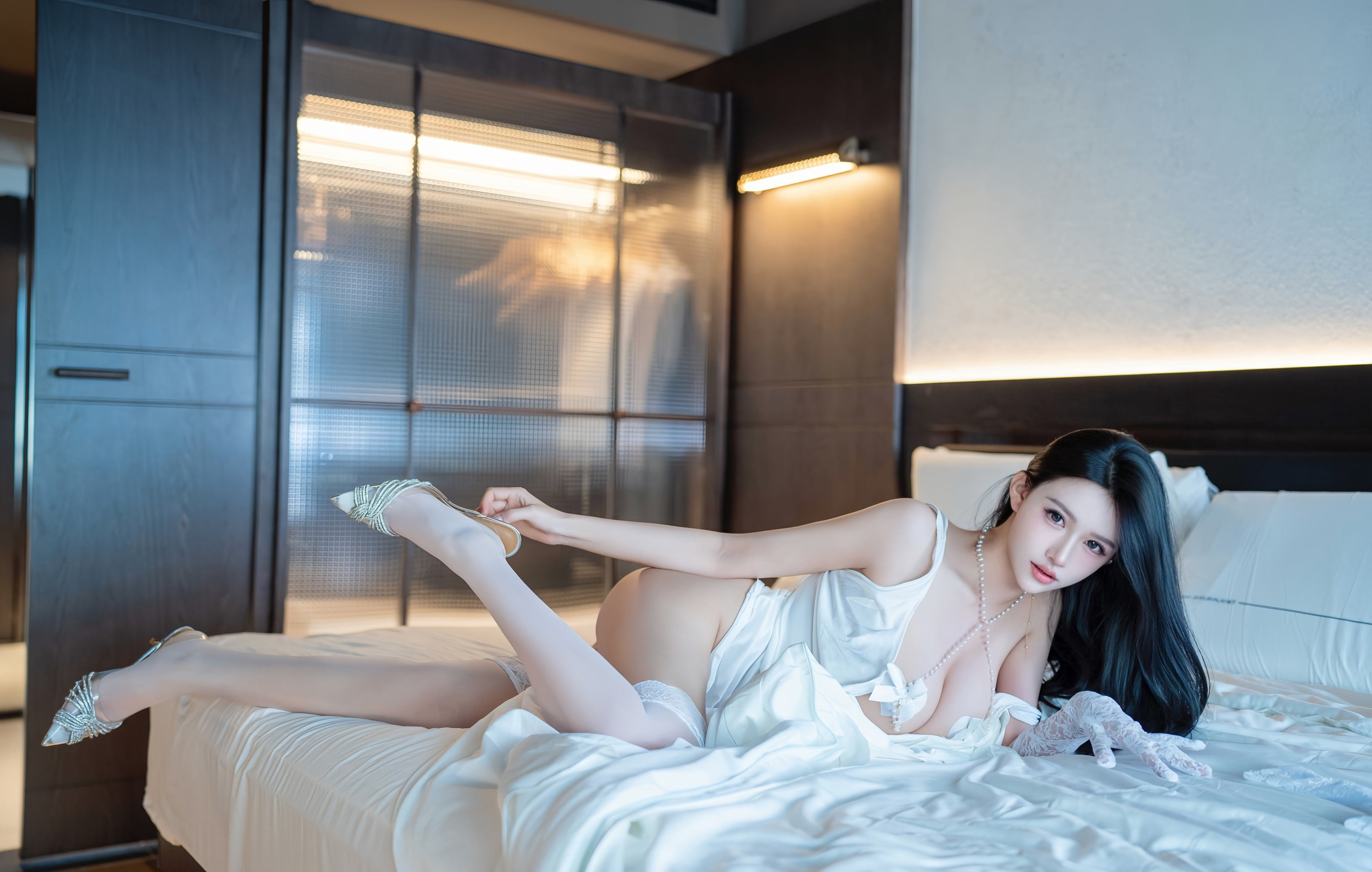 [XiuRen秀人网] 2025.12.18 No.11124 shelly诗莉 白色情趣服饰 性感写真 [80+1P] 第 25 张