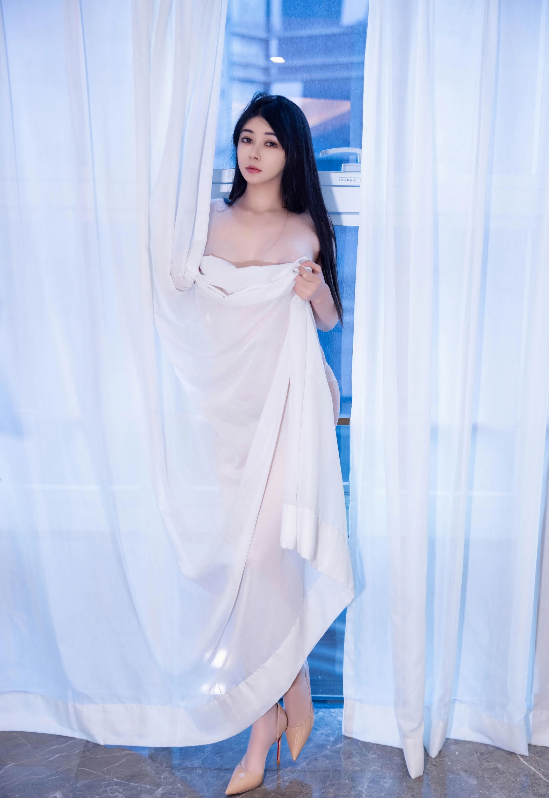 [HuaYang花漾写真] 2025.12.29 VOL.653 凯竹法师～ 白色连衣裙 肉色丝袜 性感写真 [51+1P] 第 11 张