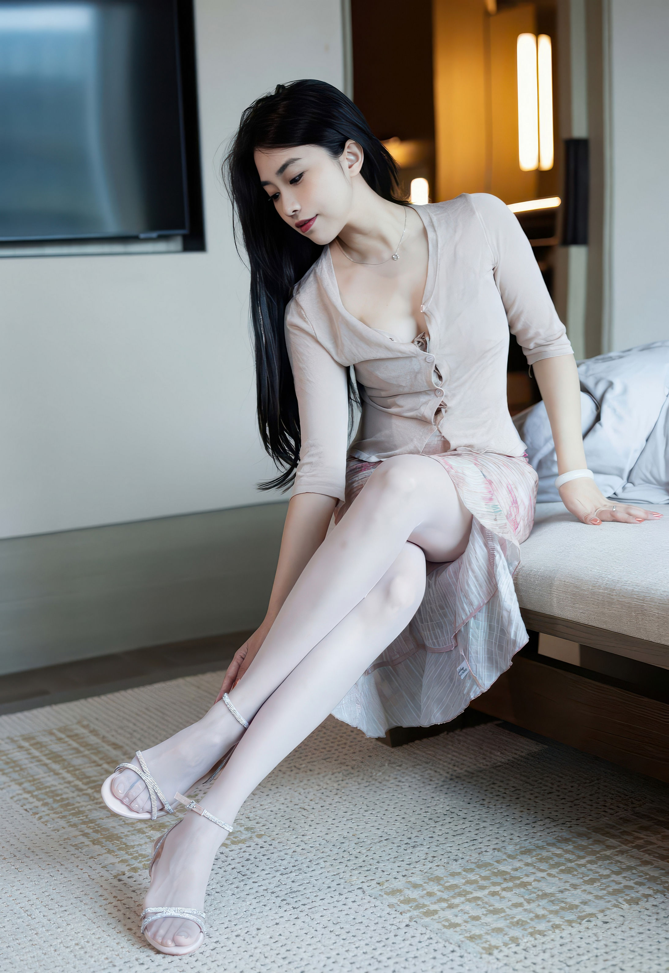 [IMISS爱蜜社] 2026.01.04 VOL.804 许诺Sabrina 诱人白色丝袜 性感写真 [55+1P] 第 54 张