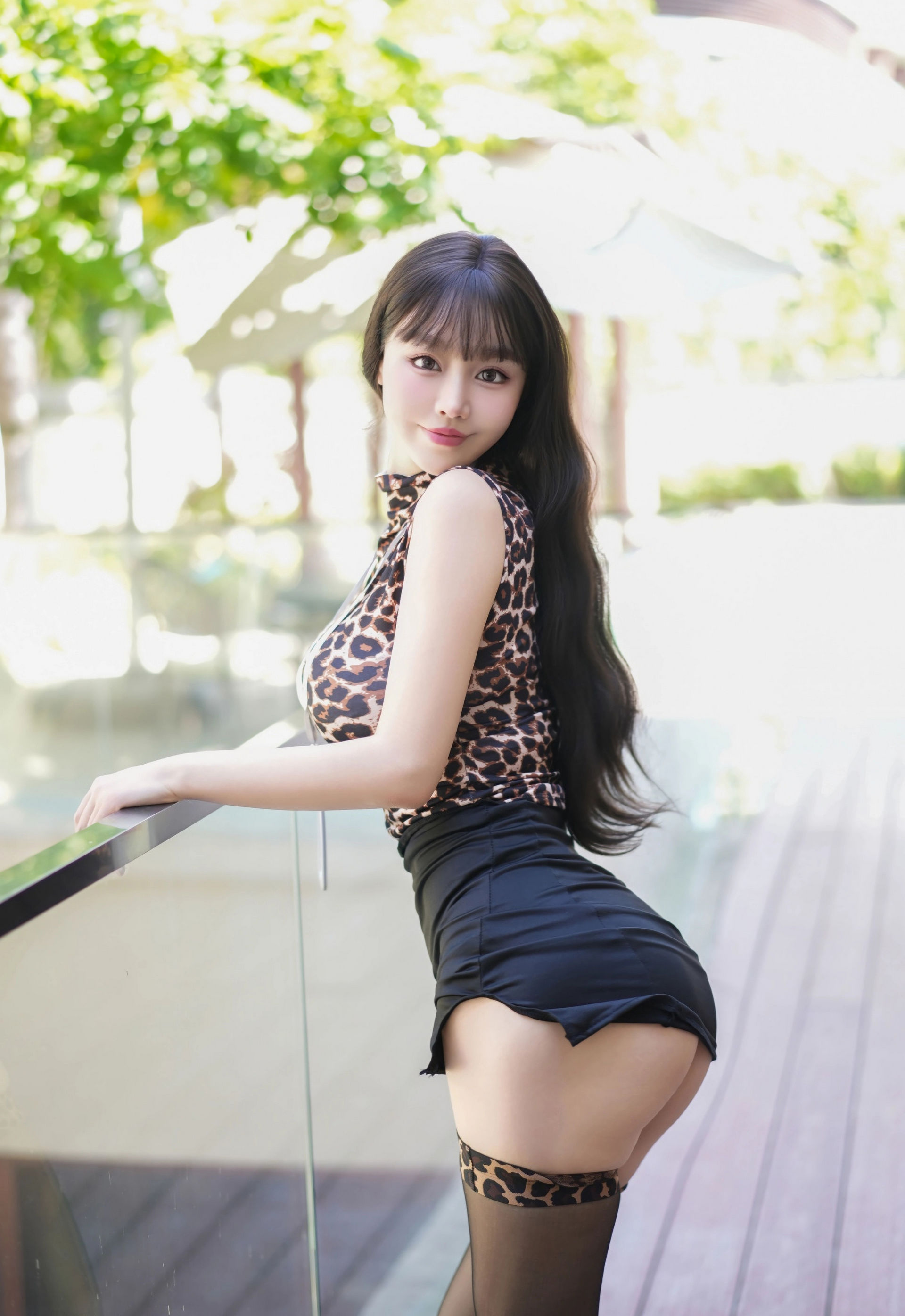 [YOUMI尤蜜荟] 2026.01.08 VOL.1197 心上可Flora OL服饰 魅惑黑丝 性感写真 [68+1P] 第 51 张