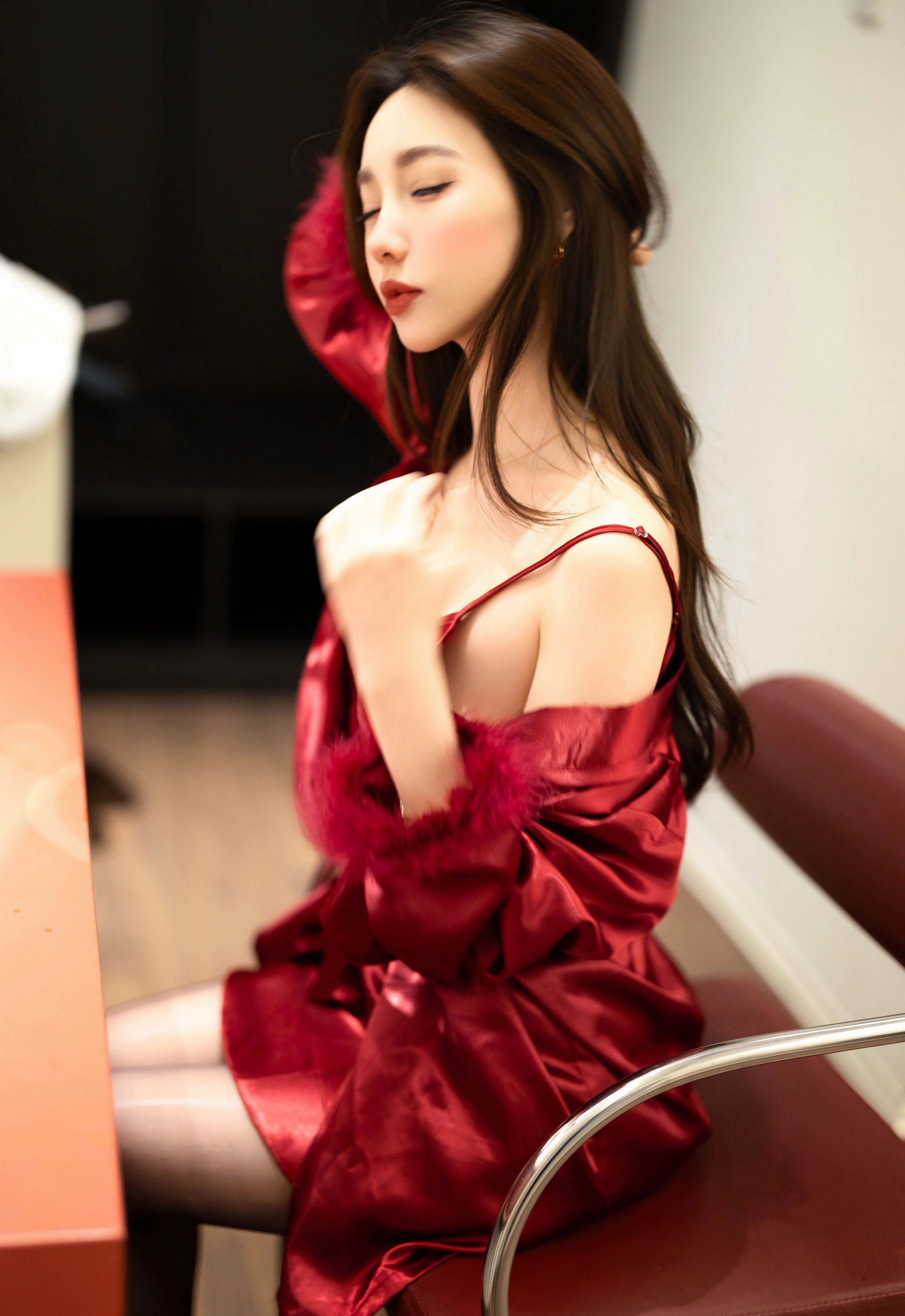 [YOUMI尤蜜荟] 2026.01.09 VOL.1198 Twins-桃桃 红色连衣短裙 魅惑黑丝 性感写真 [90+1P] 第 67 张