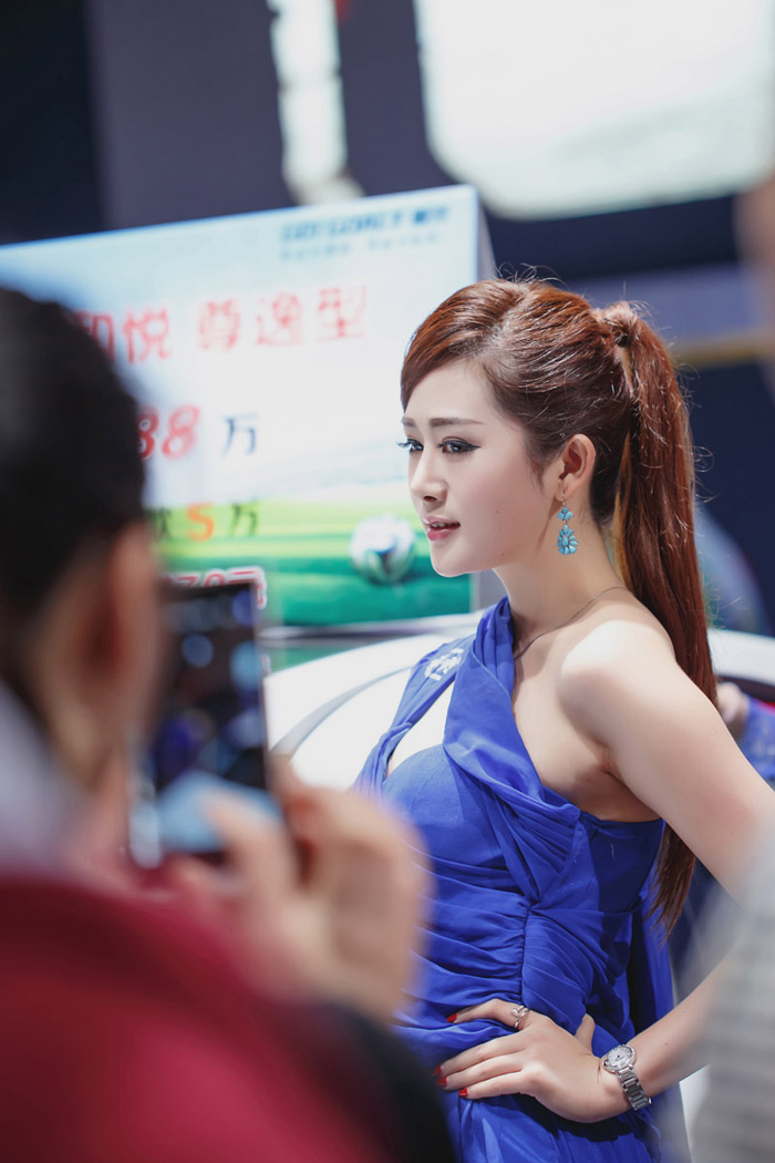 2014北京车展美女车模罗梦轩 封面