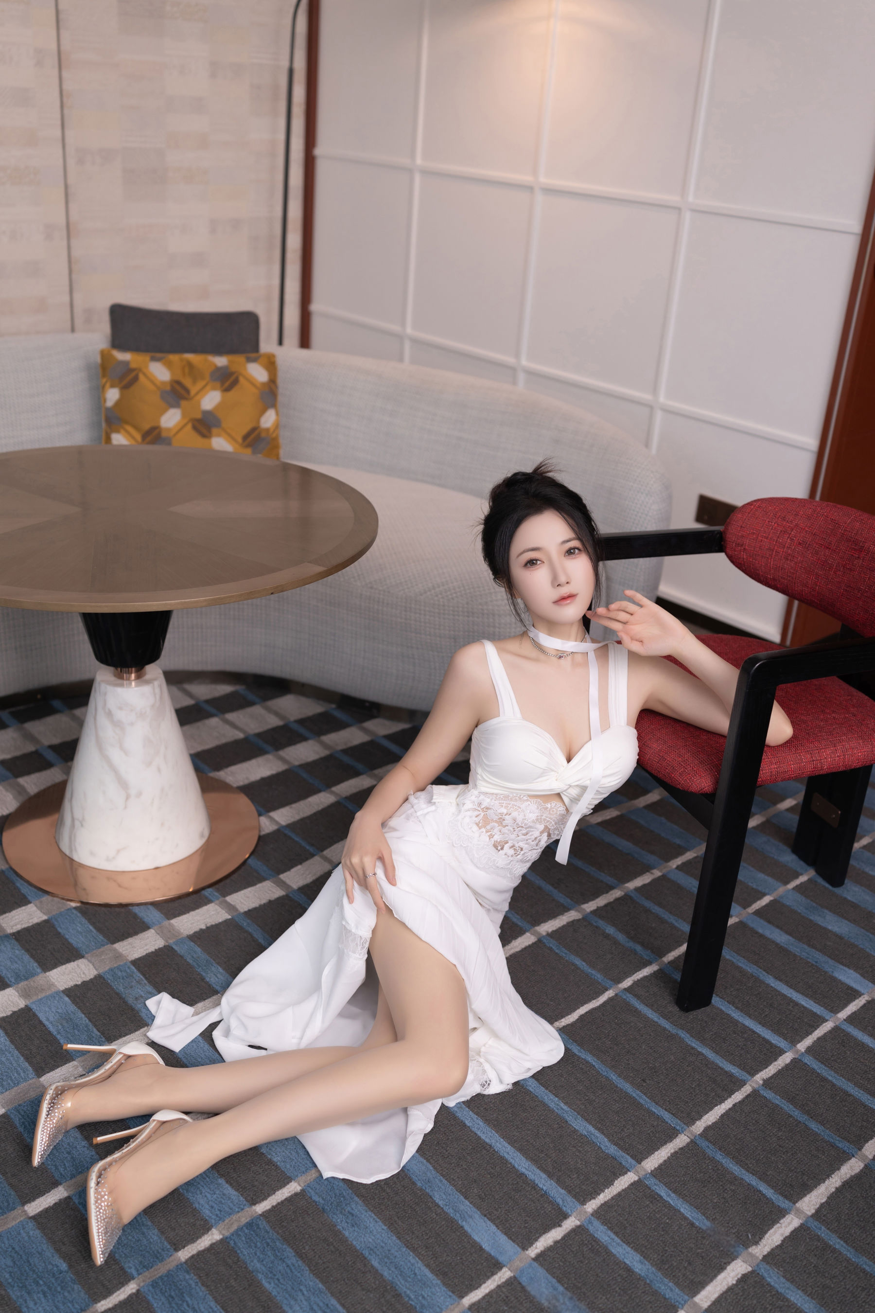 [秀人内购] 鱼子酱Fish 诱人私拍福利 白裙肉丝 第 110 张