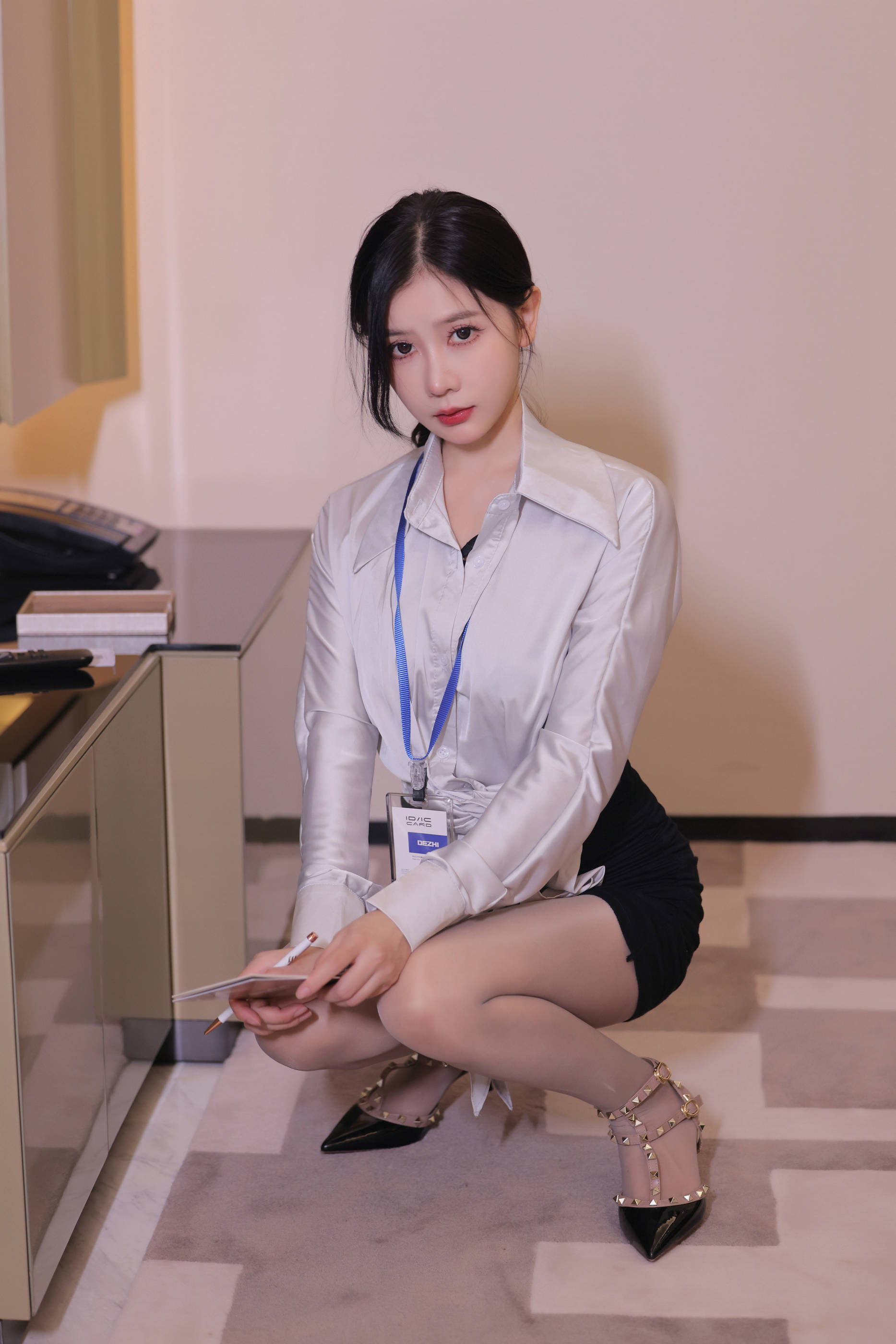 [秀人内购] 尹甜甜 诱人私拍福利 ol制服 第 84 张