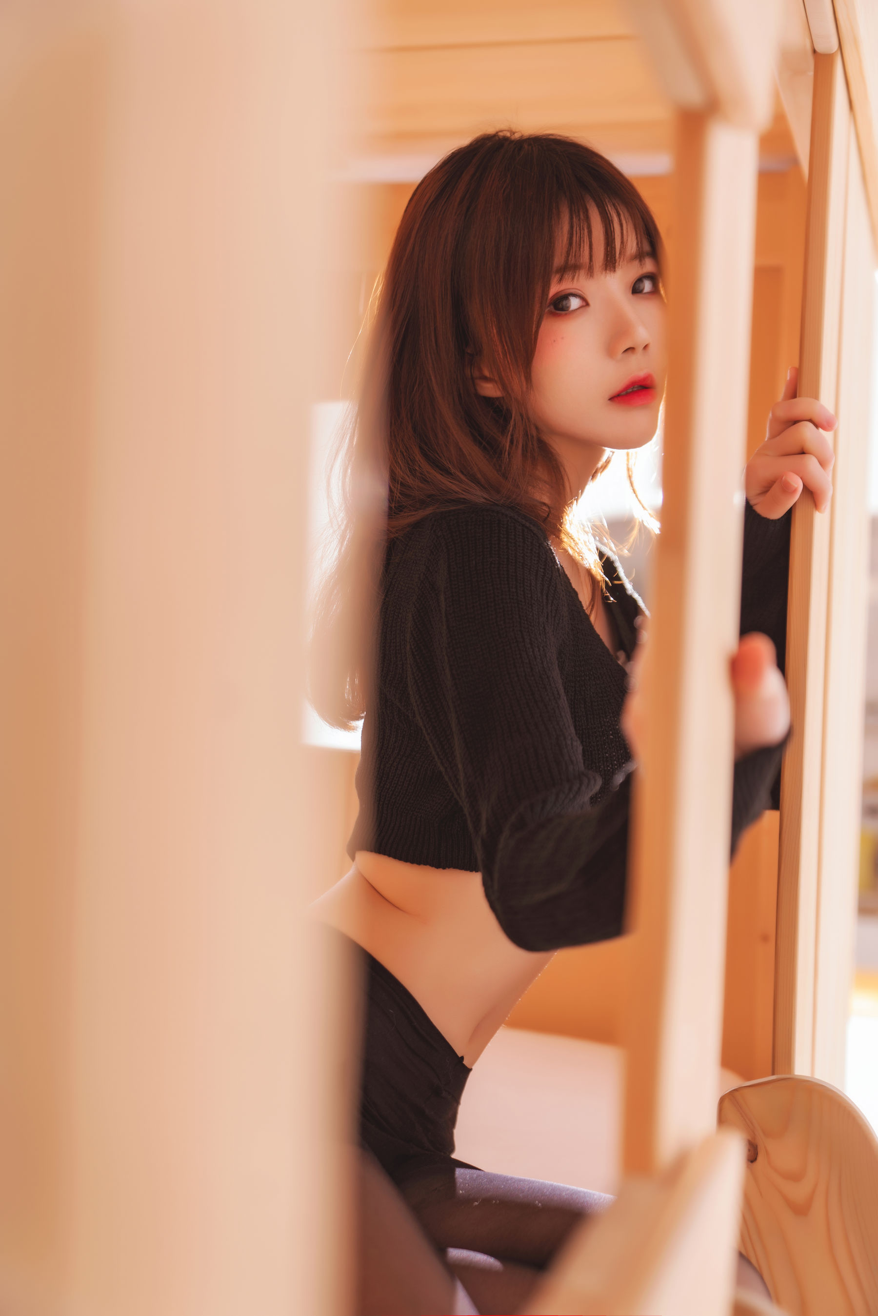 [COSPLAY] 桜桃喵 – 黑&白 之 性感黑 第 2 张