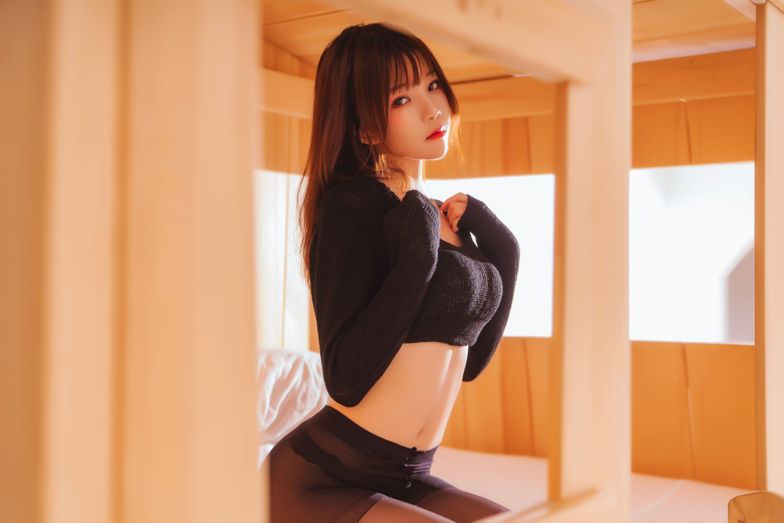[COSPLAY] 桜桃喵 – 黑&白 之 性感黑 第 27 张